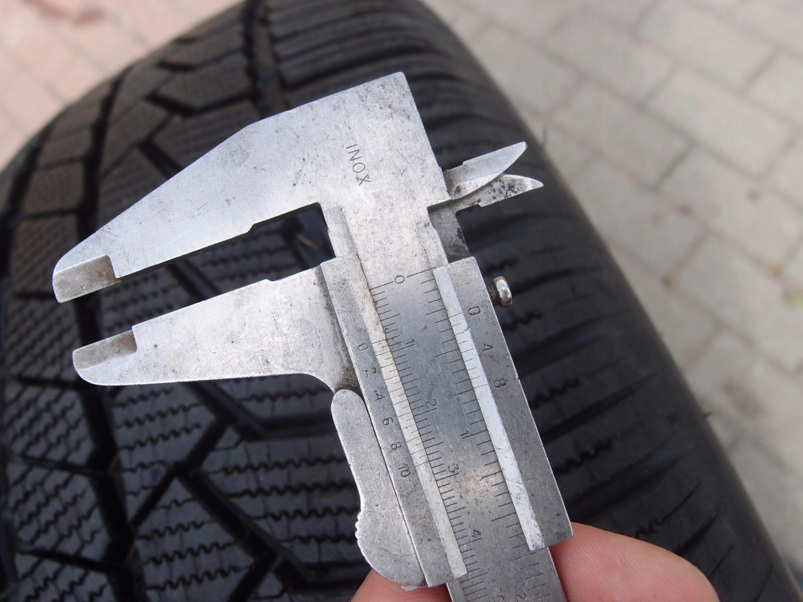 OPONA CONTINENTAL WINTER CONTACT TS860S 255/55 R20 Opór toczenia C