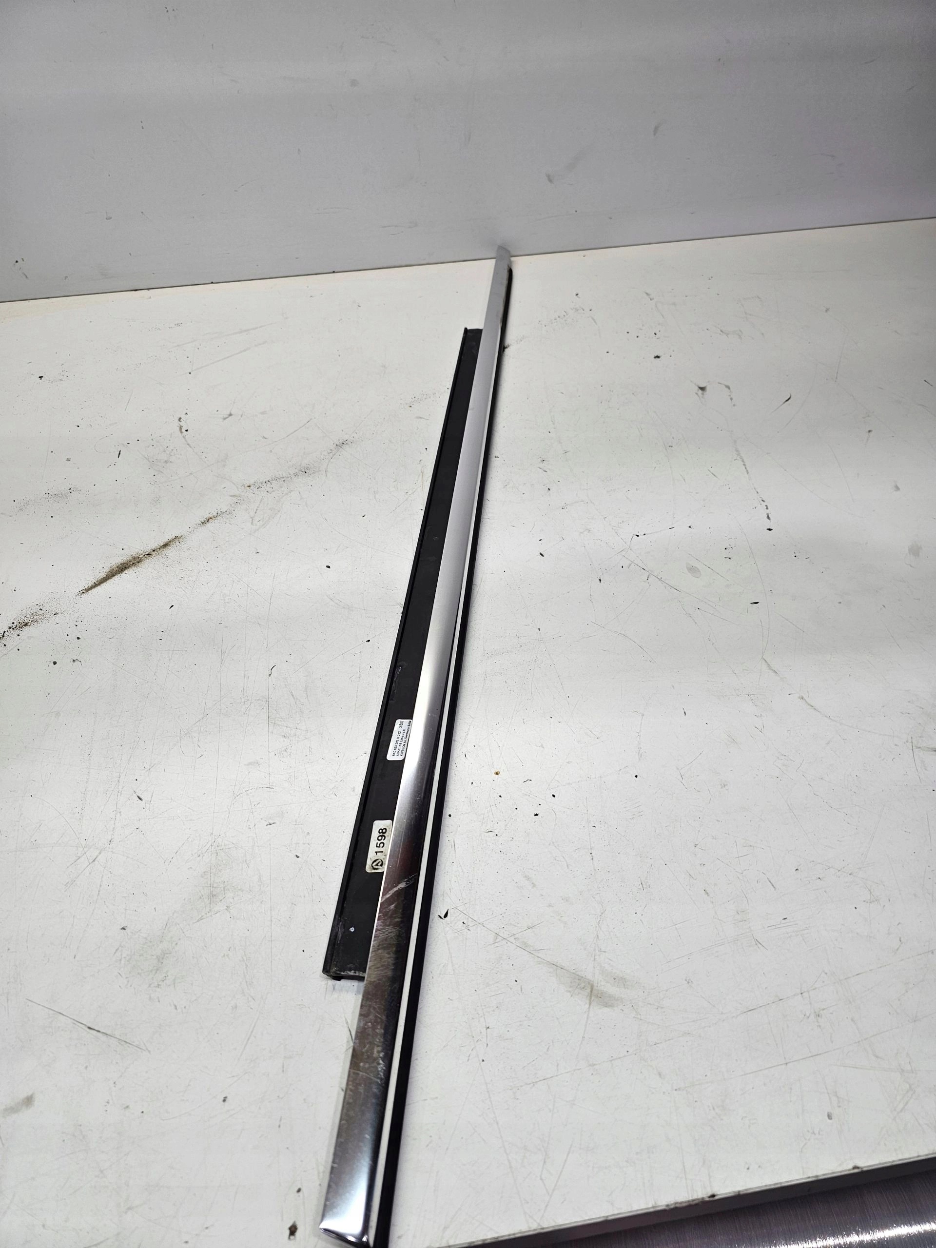 moulding CHROM door AUDI A4 B8 left front 8K0853283H