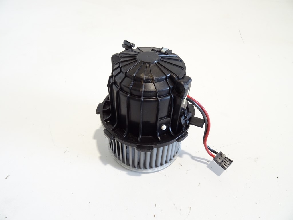 8K0820521 - AUDI A4 B8 LIFT вентилятор 8K0820521B