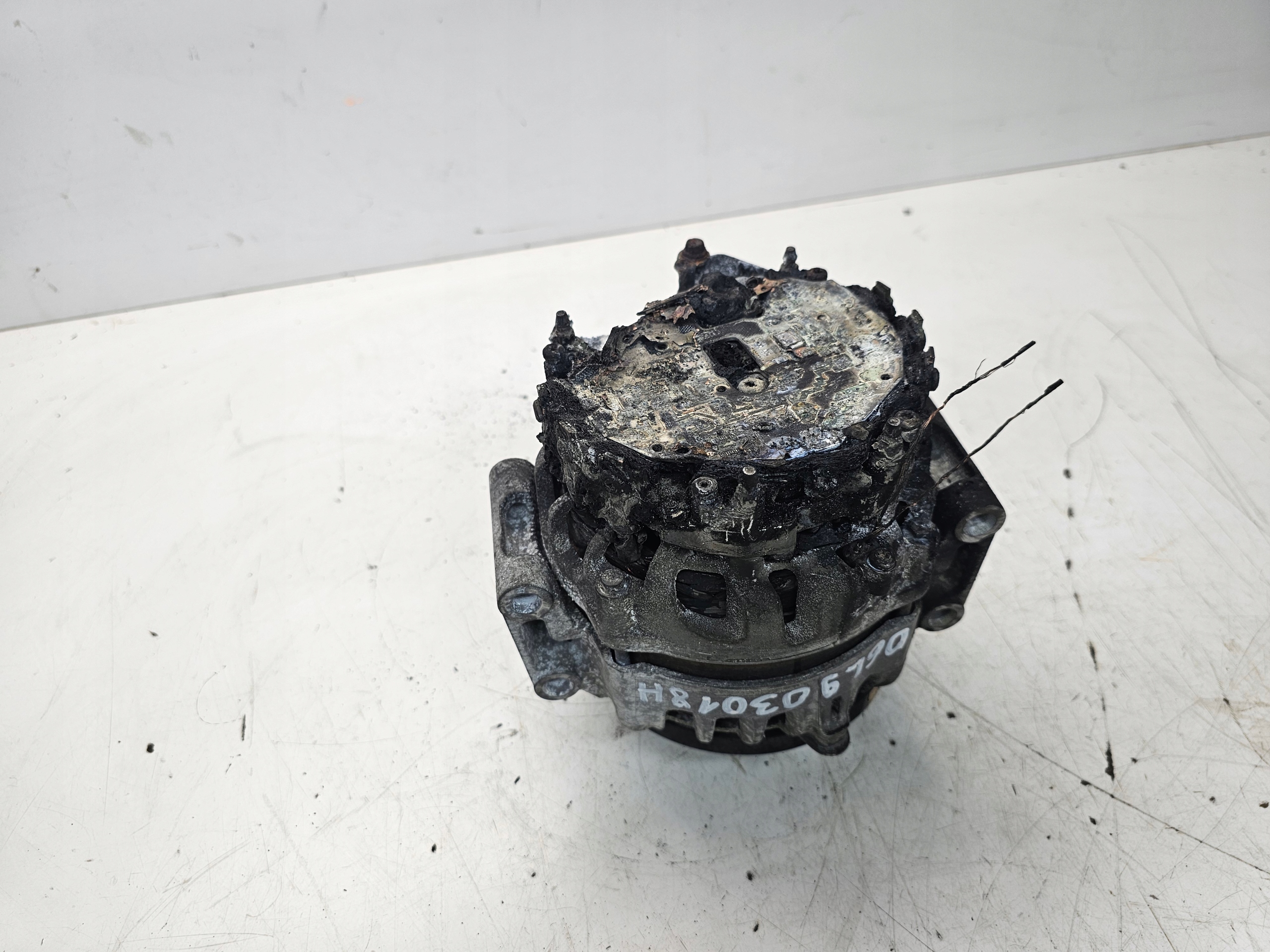 alternator AUDI A4 B9 A5 Q5 06L903018H damaged