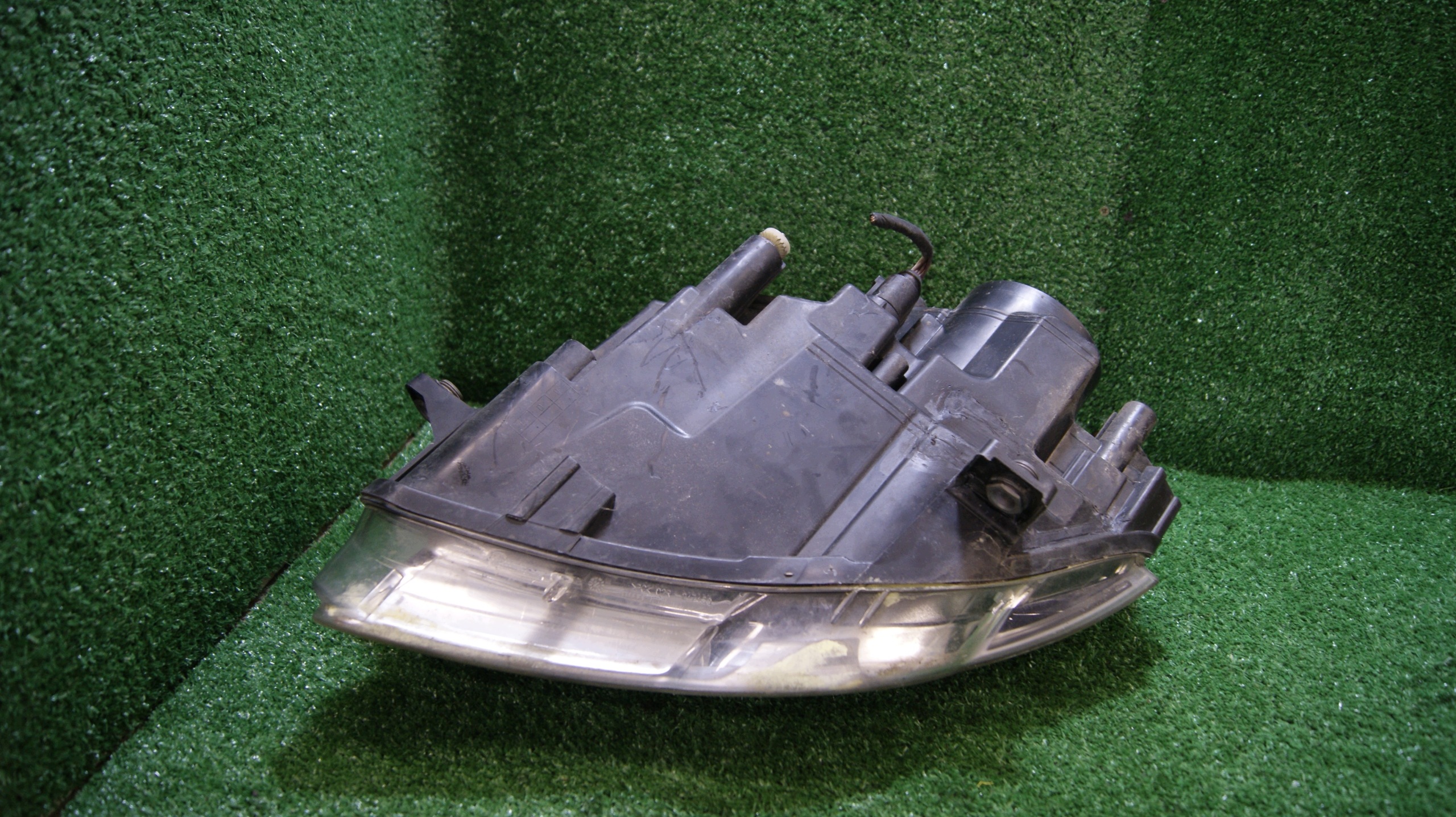 light right front VOLKSWAGEN PASSAT B6 1EL247014-12 3C0941006Q