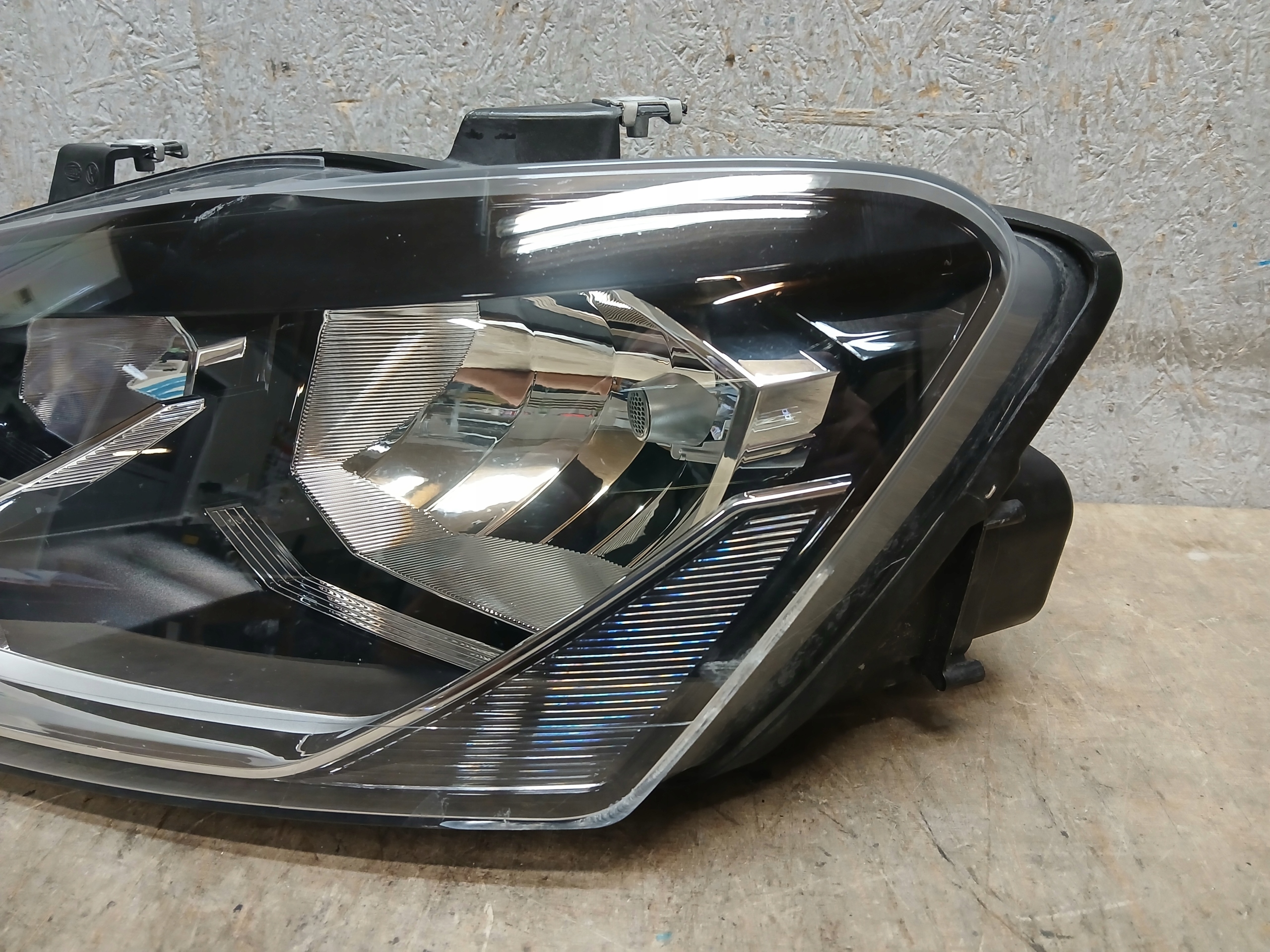 light front left VW POLO 6C1 14- 6C1941005B
