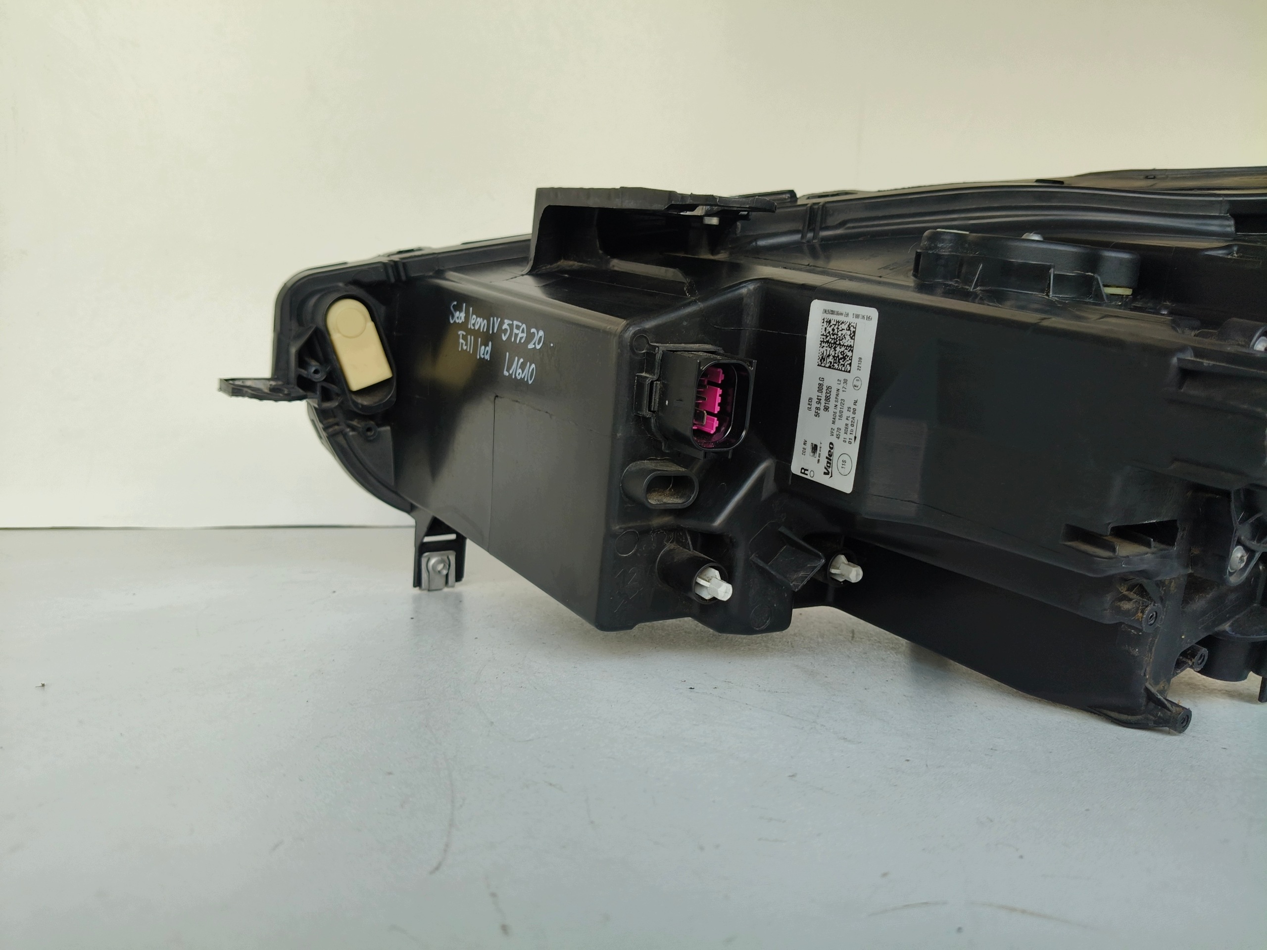 light right REFLEKTOR SEAT LEON IV 4 5FA 20- FULL LED