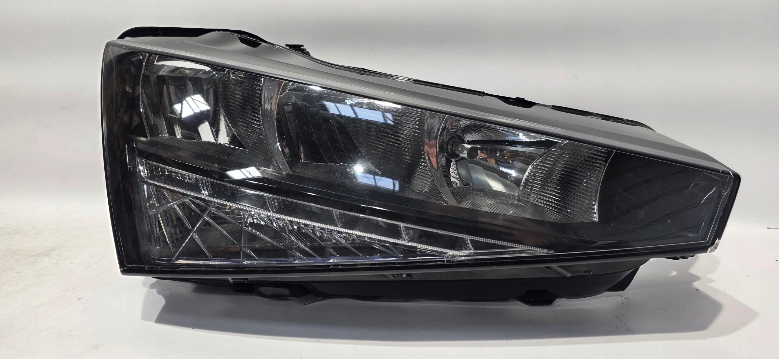 light right front FULL LED SKODA SCALA 19- original EUROPA 657941016