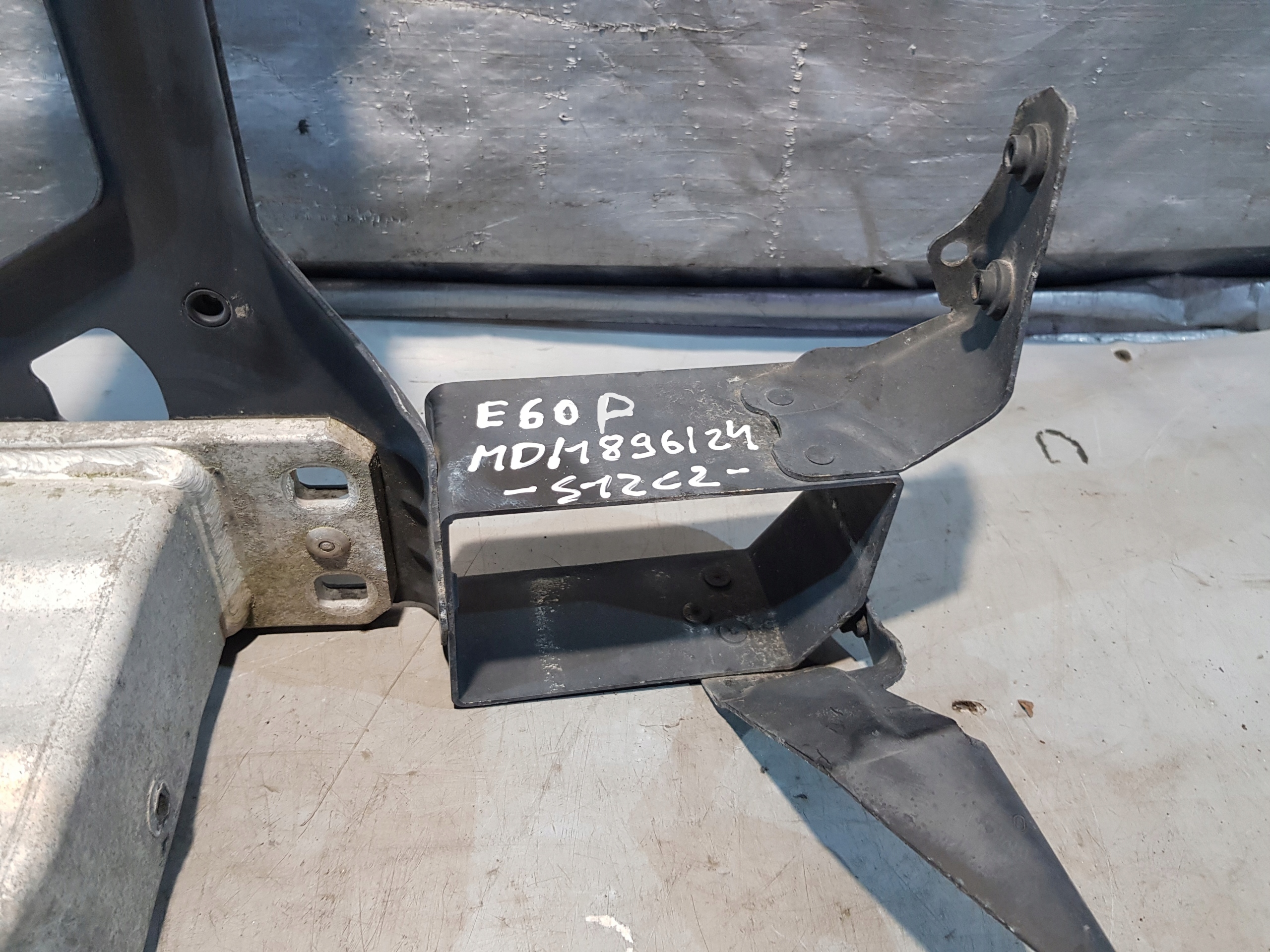 pillar OKULAR right BMW E60 right 7033732