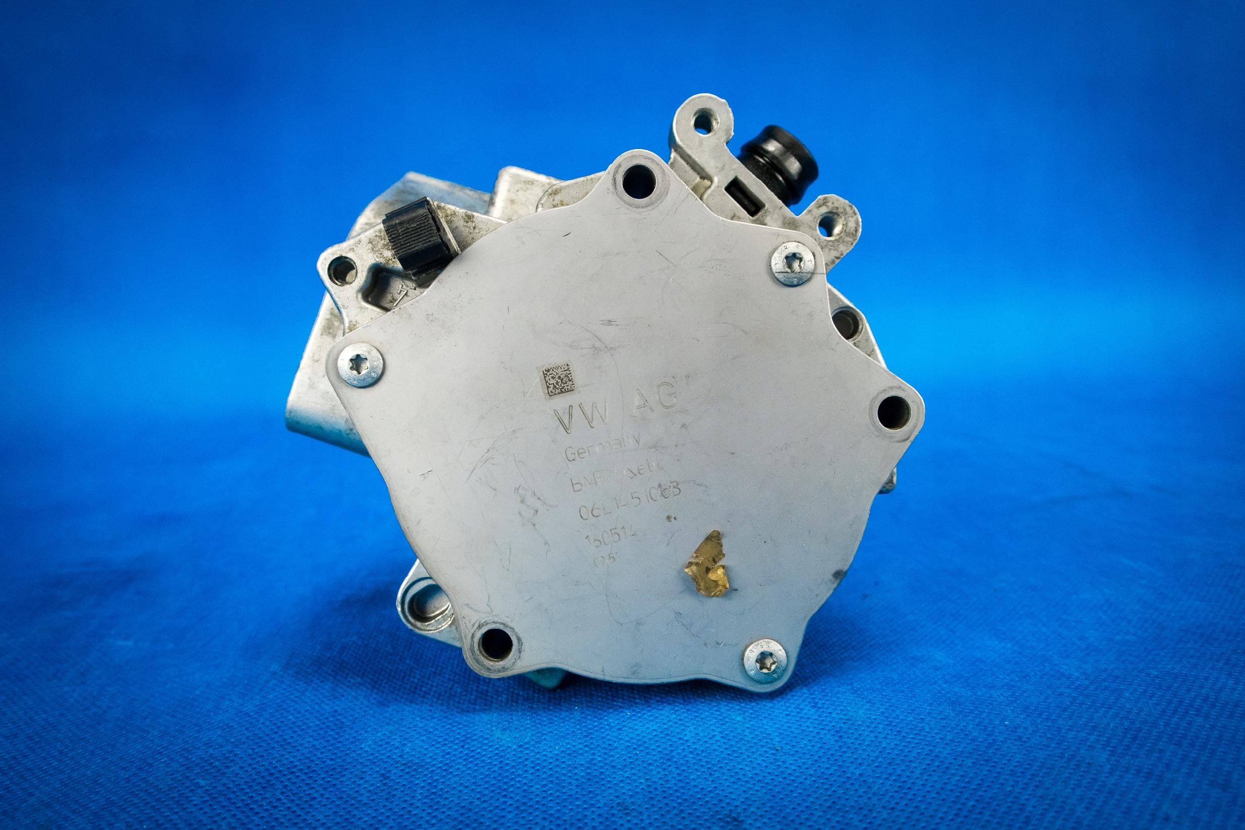 pump vacual vacum Audi S3 A6 VW 06L145100B