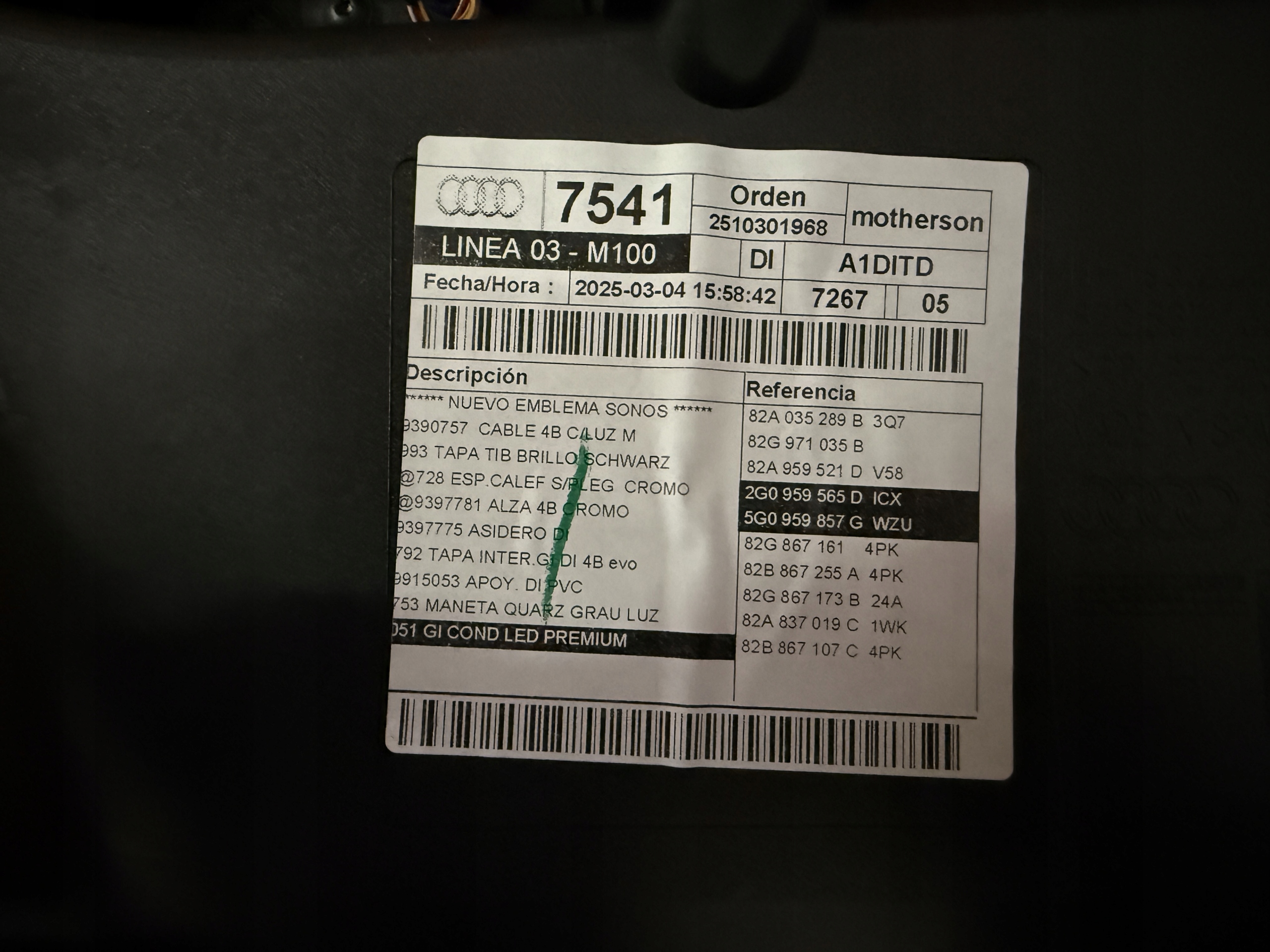 AUDI A1 82A side door left front SONOS