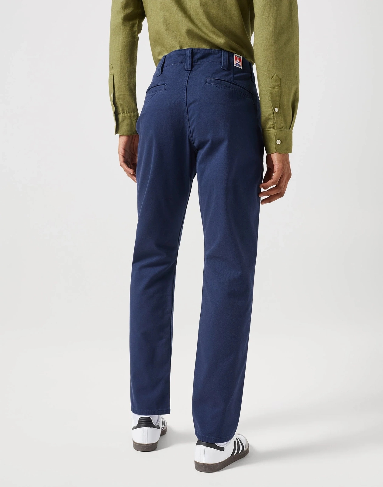 Pánské jednoduché kalhoty Wrangler Casey Jones Chino Black Iris 112350888 31/32