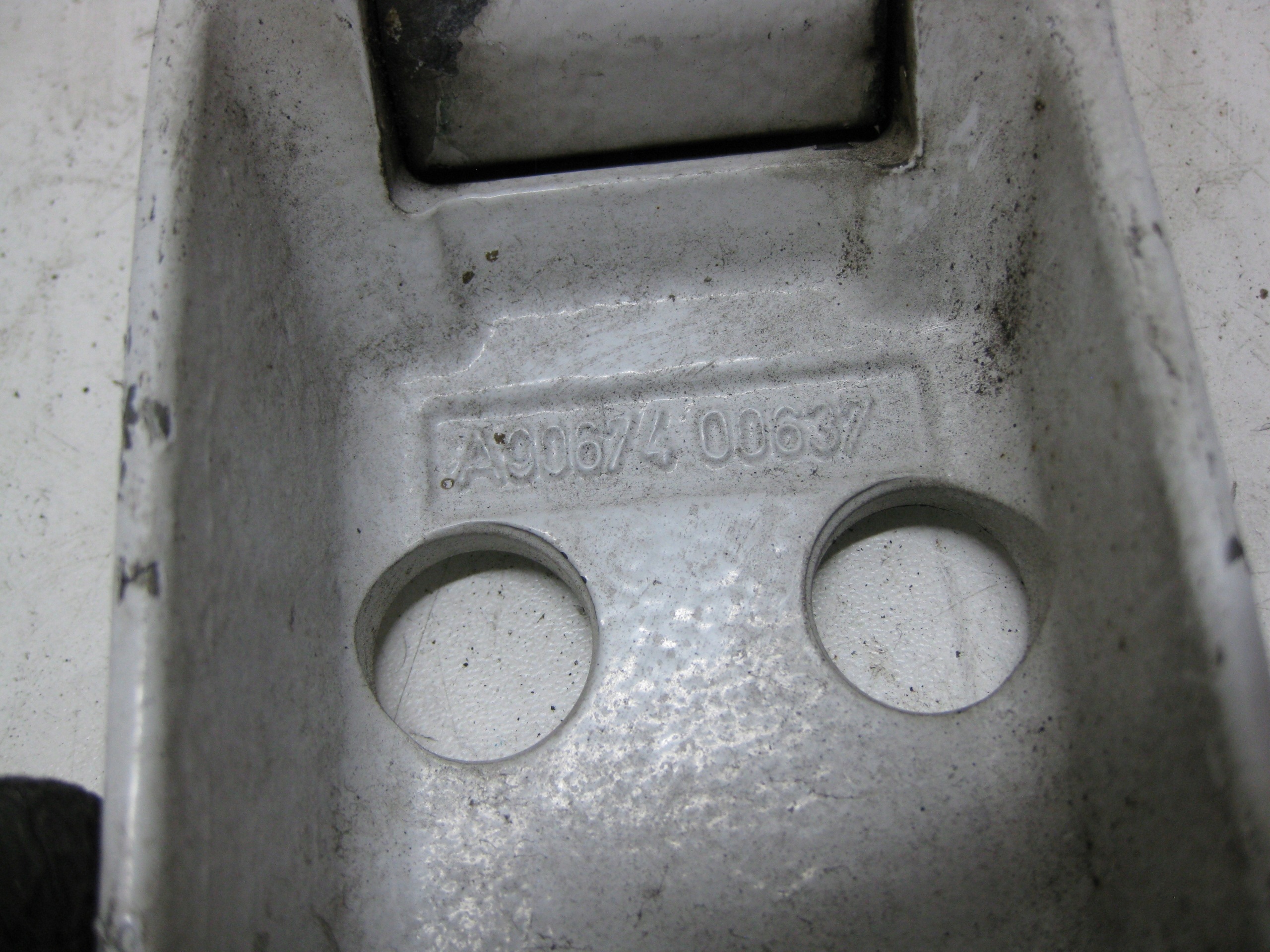MERCEDES SPRINTER W906 hinge door left rear part lower A9067400637