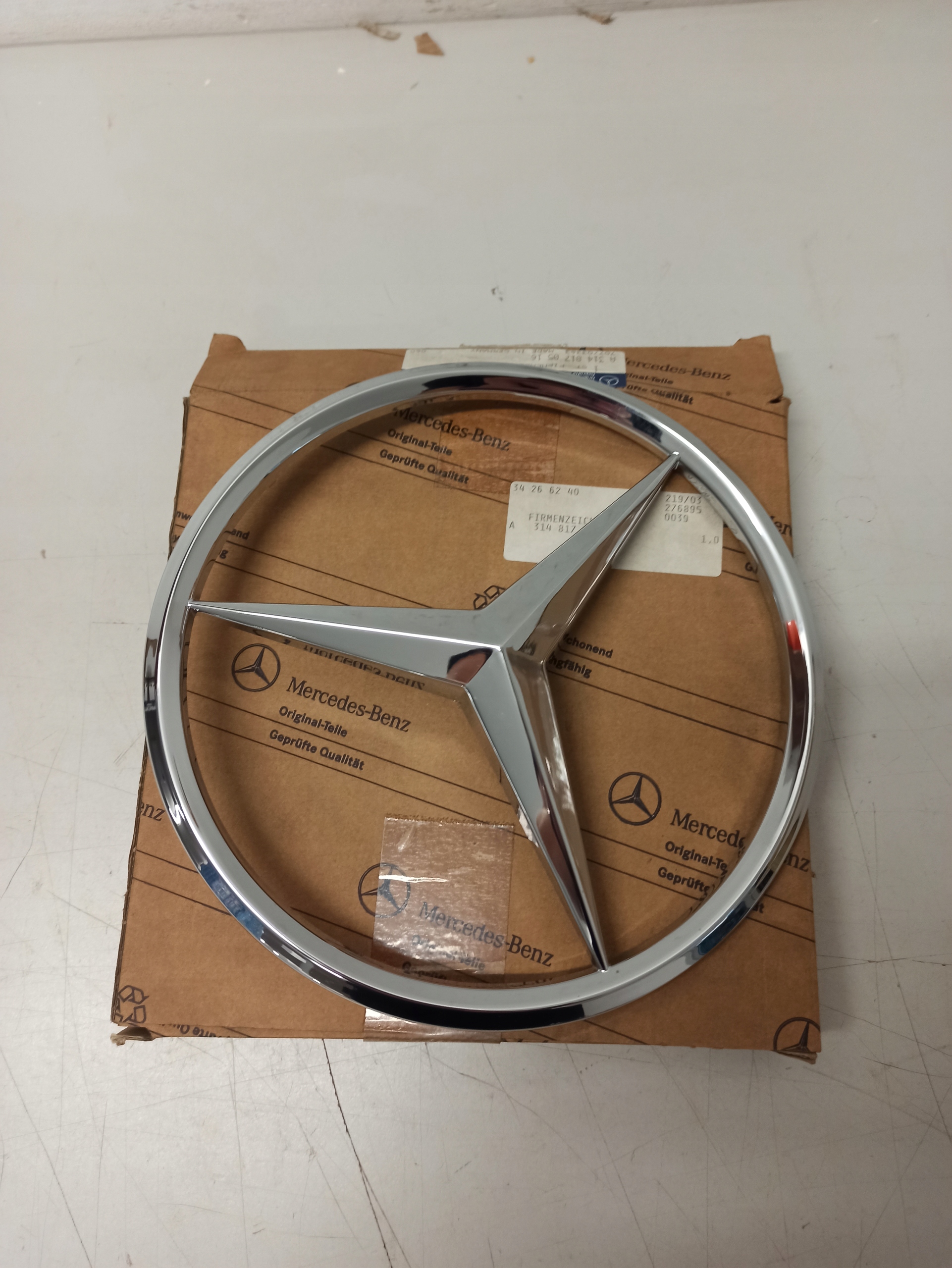 EMBLEMAT ZNACZEK LOGO GWIAZDA MERCEDES W308 W341 A3148170516 ASO ORG