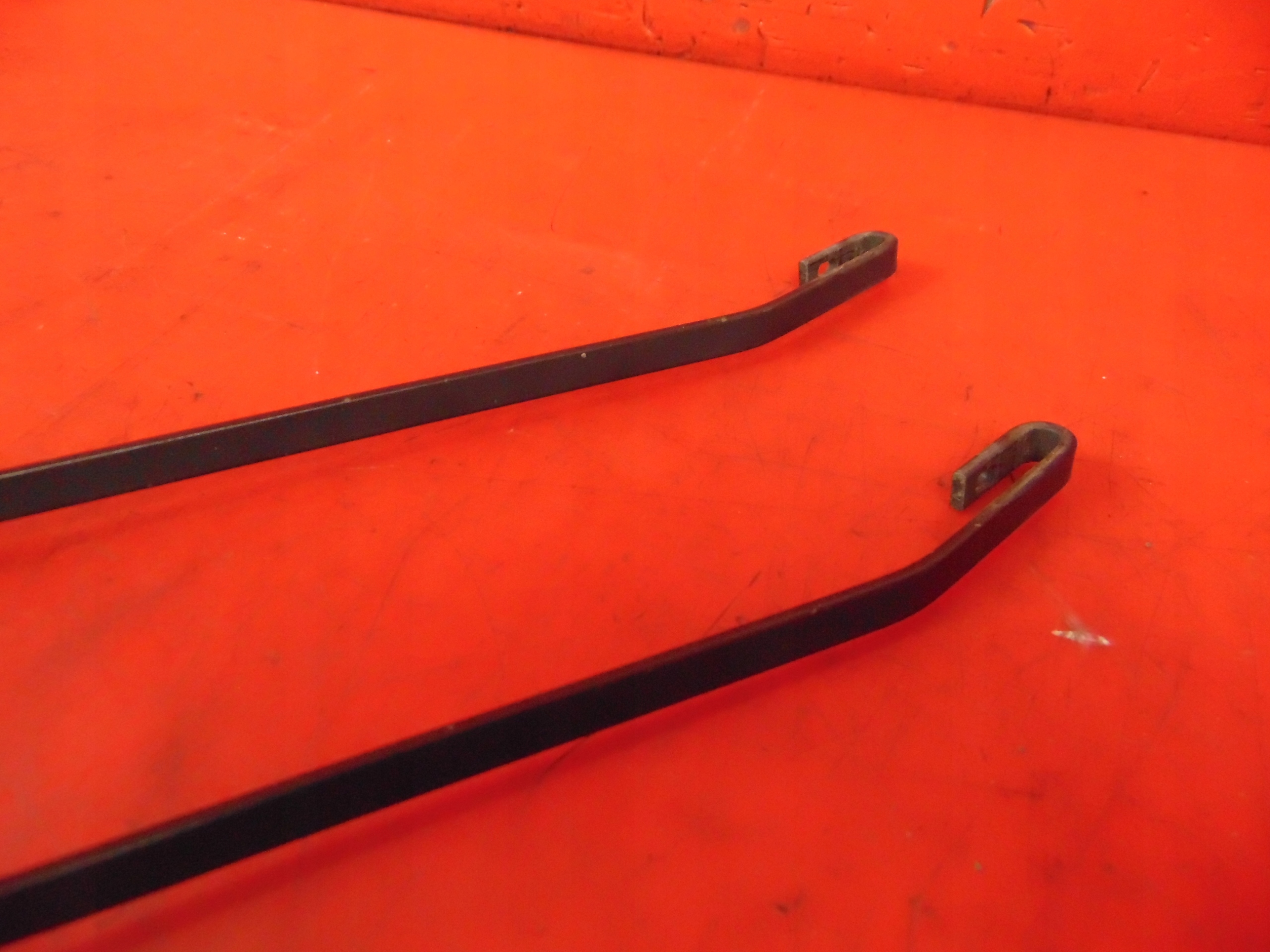 SANDERO 1 and wiper arm right left front KPL