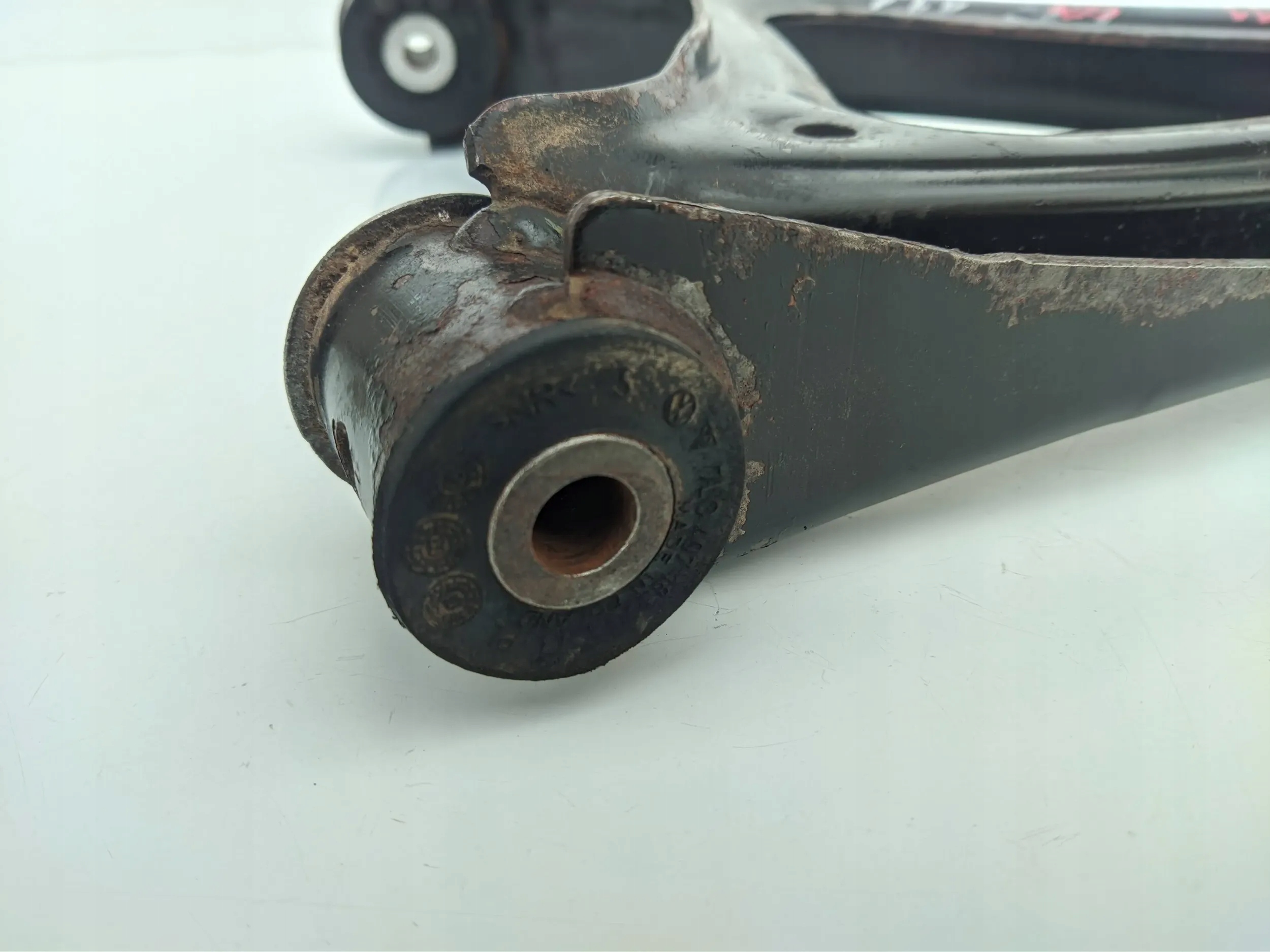 arm left front AUDI Q7 4L 7L0505351AA
