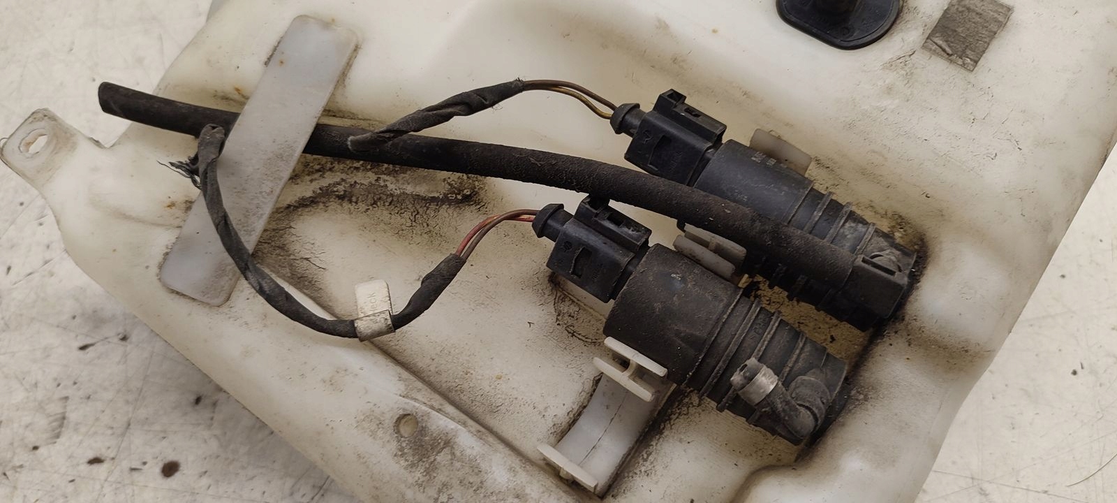 Behälter Spritzdüse Behälter Mercedes W203 LIFT 2,2 CDI