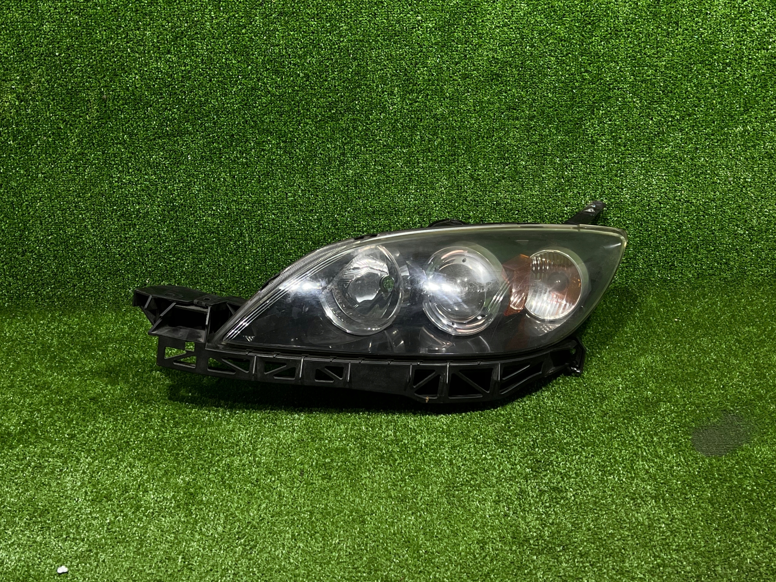 MAZDA III 3 ФАРА ЛІВА ПЕРЕД ЦІЛЕ ХОРОША