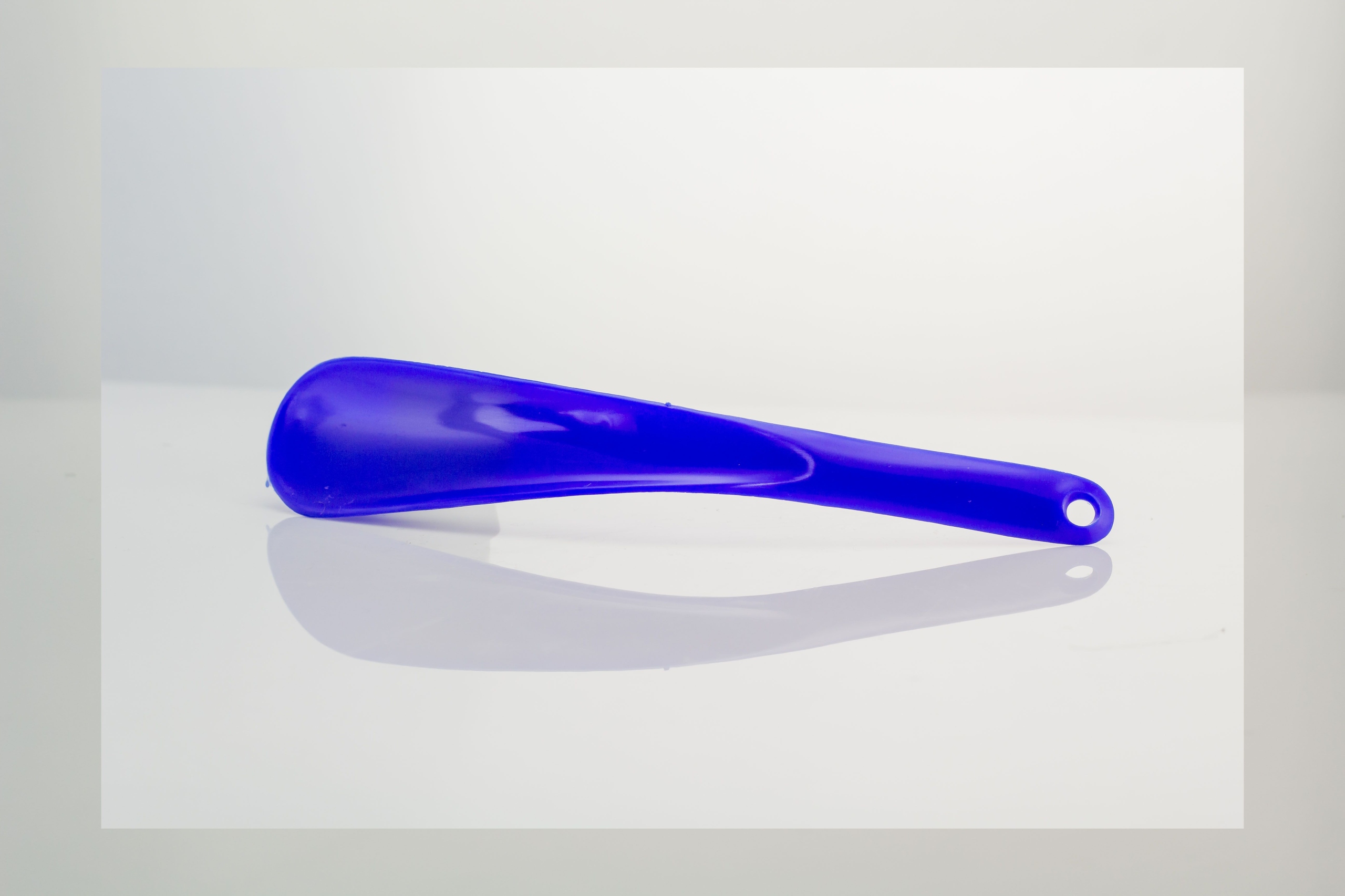 

Plastikowa łyżka do butów, średnia (dł. 19 cm)