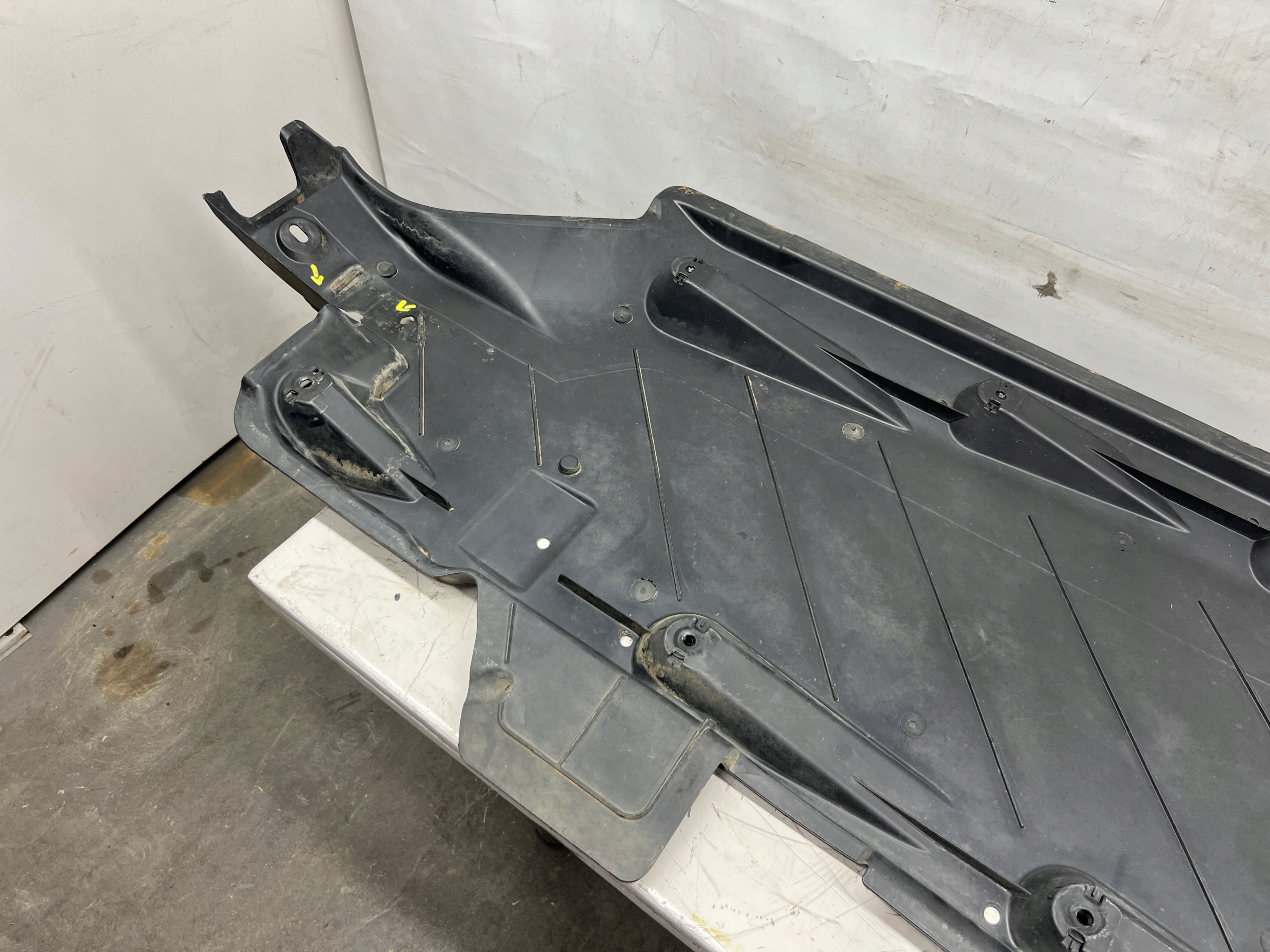 Audi A1 8X SPORTBACK cover chassis right 6R0825202A