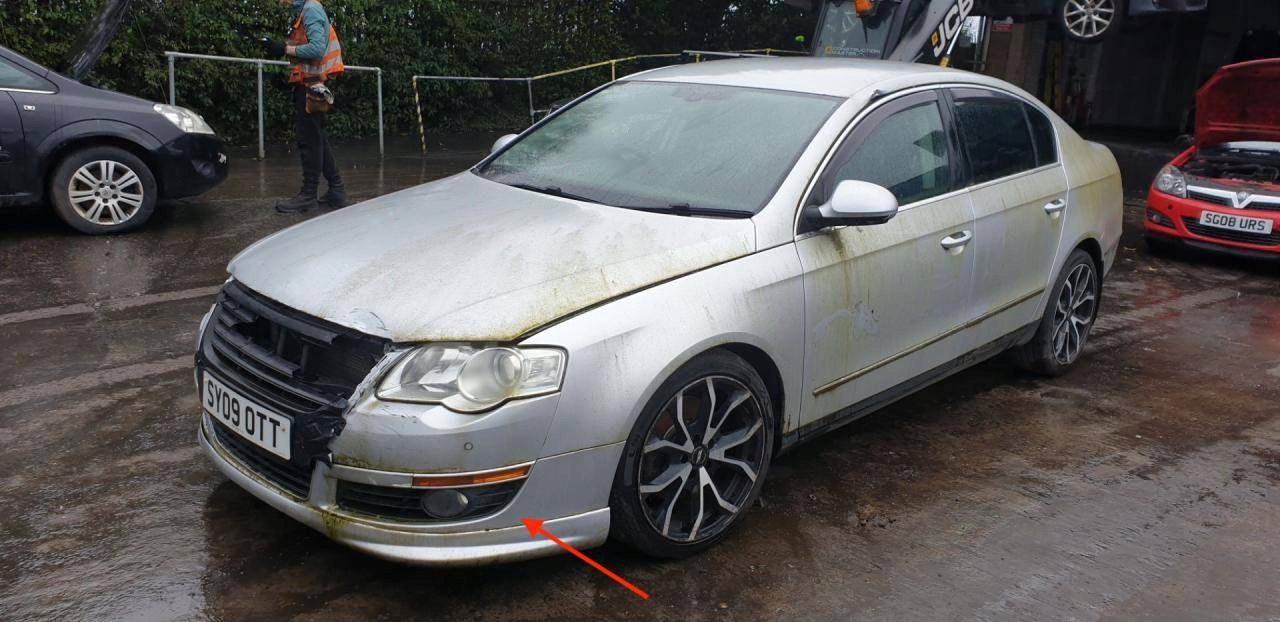 side grid of a bumper left side Volkswagen Passat B6 2009 3C0853665A