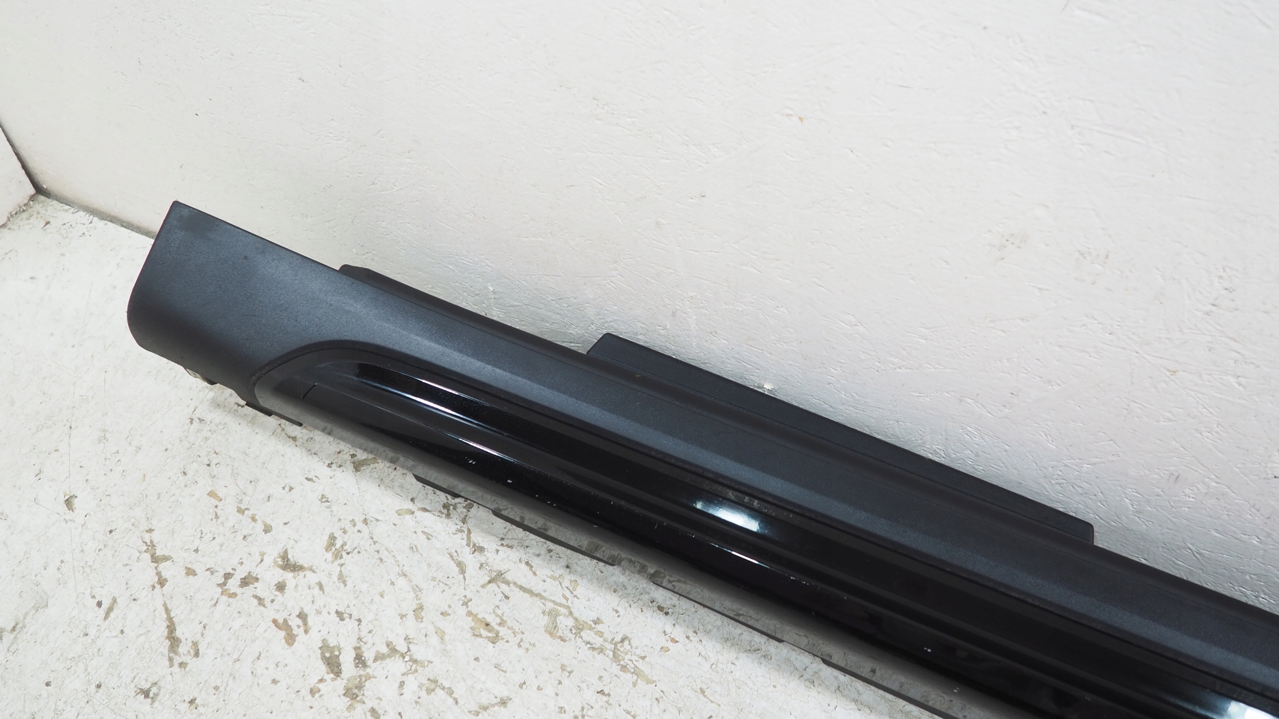 Mini Countryman F60 moulding threshold left 7467695