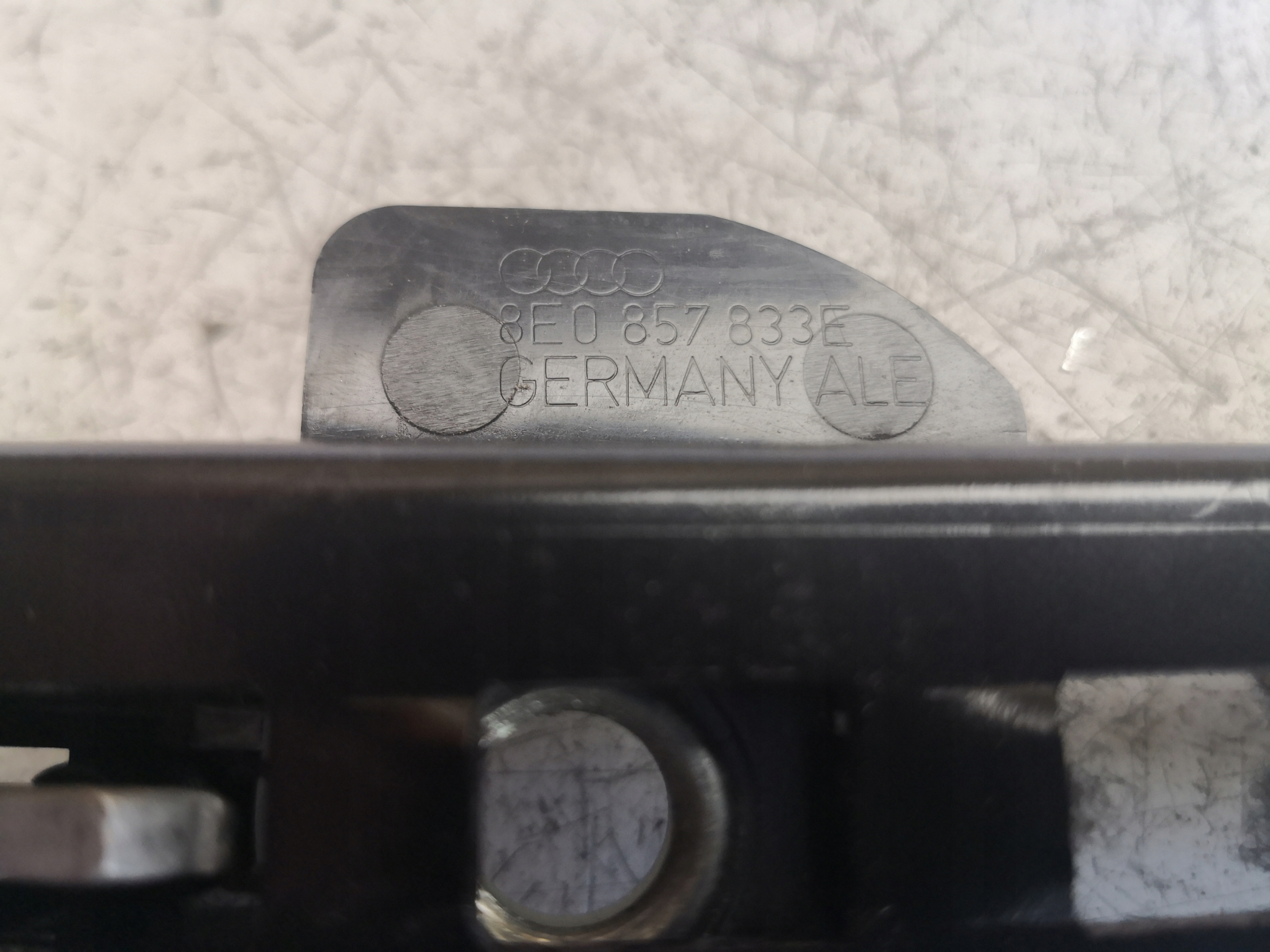 REGULACJA stěny SUWAK AUDI A6 C6 8E0857833E
