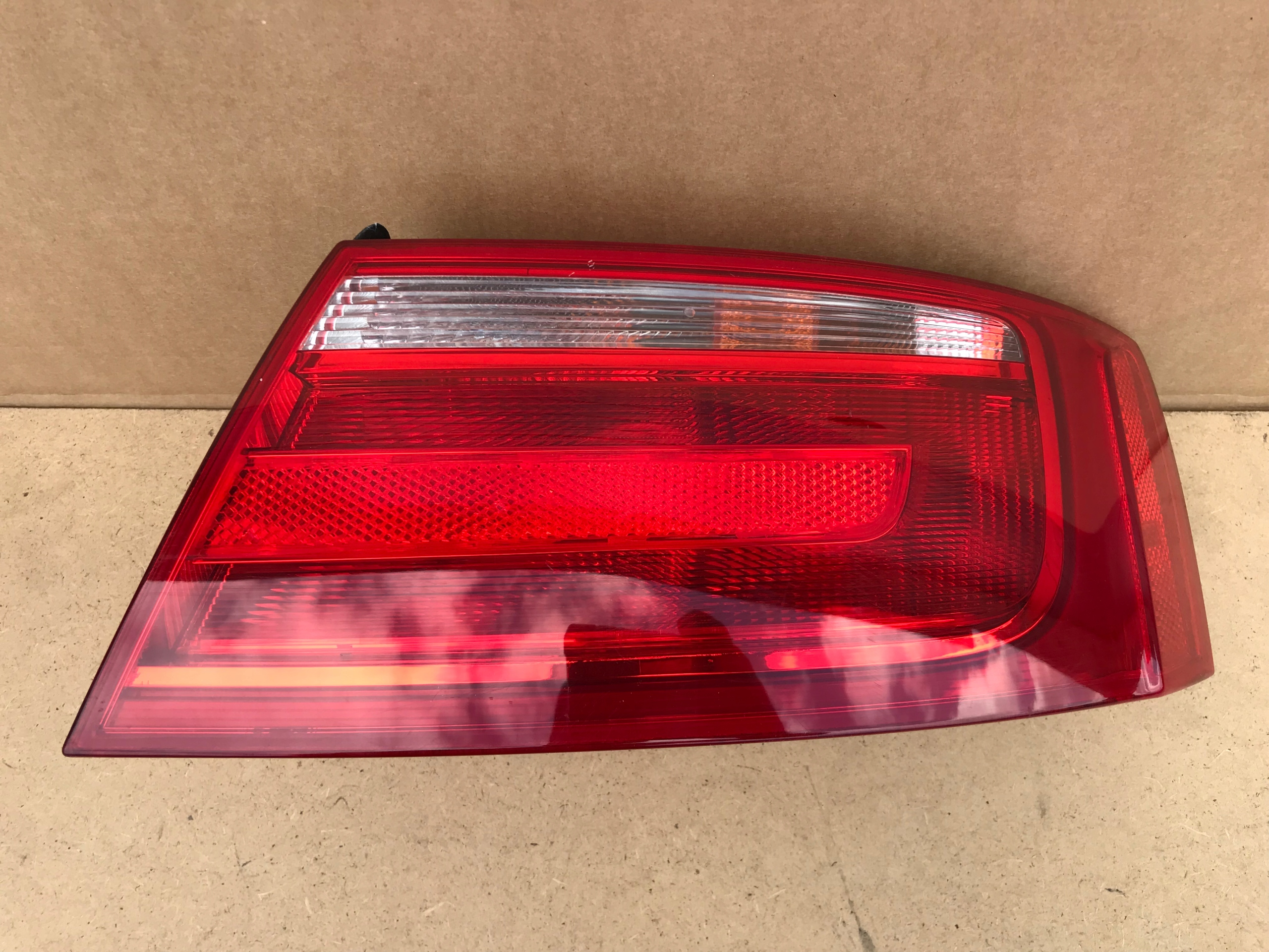 AUDI A5 8T задній ліхтар правий кузов 8T0945096