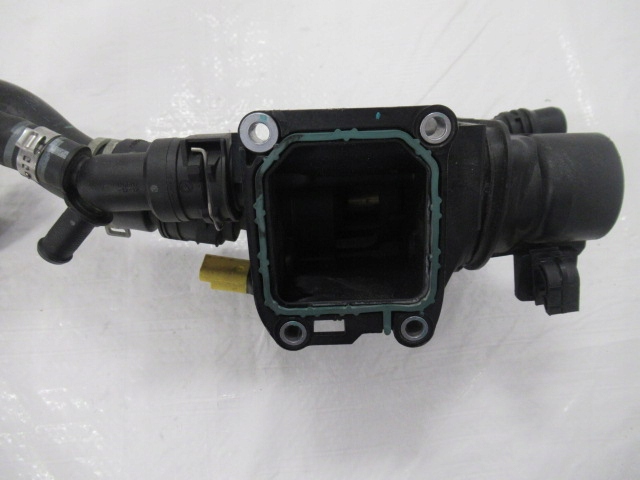 PEUGEOT CITROEN 1.2 Scatola termostato Tubi