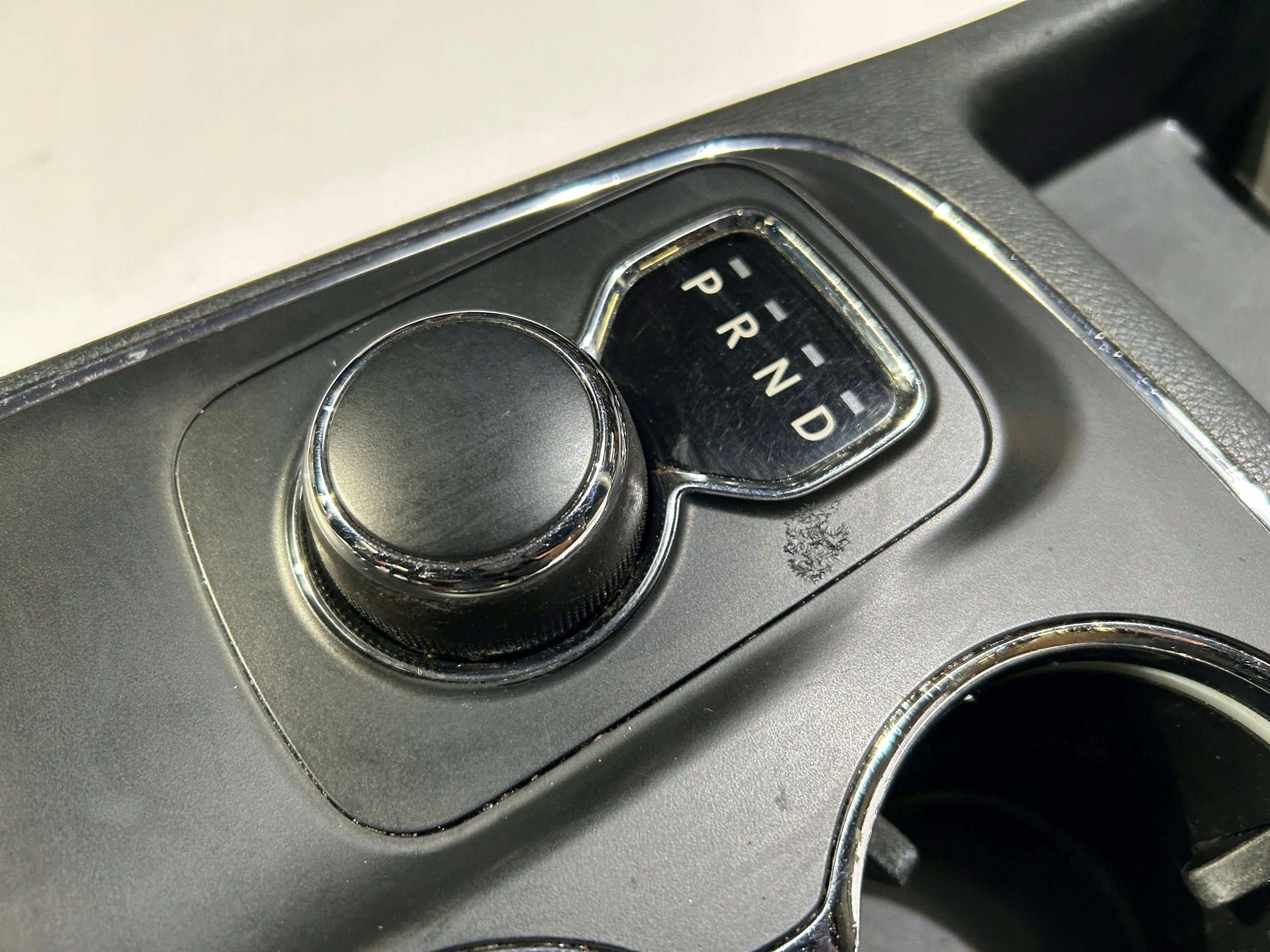 Tunel mitte cup holder dekor tunelu Schaltkulisse getriebe Dodge Durango 2014
