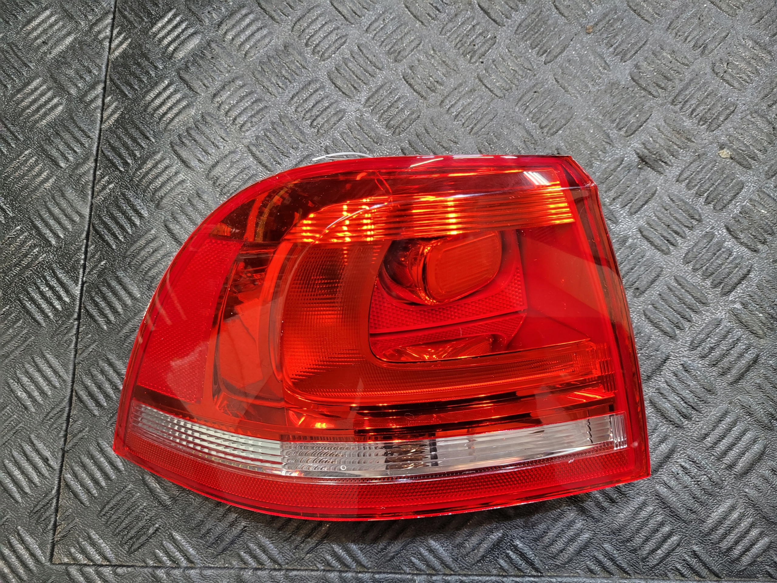 light rear part left rear left 7P6945095D VW TOUAREG II 2 7P