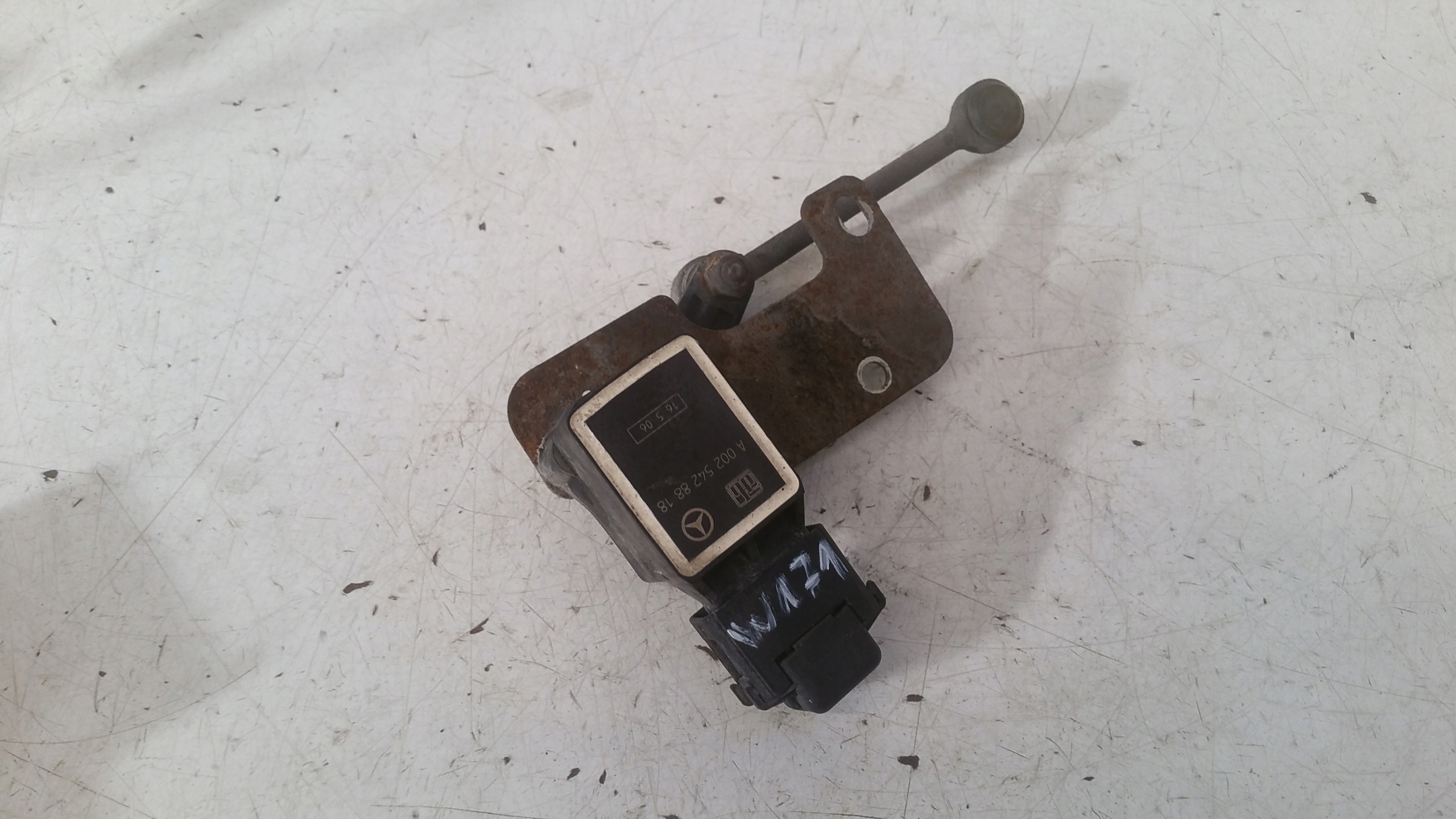 Sensor poziomowania 0025428818 Mercedes W171