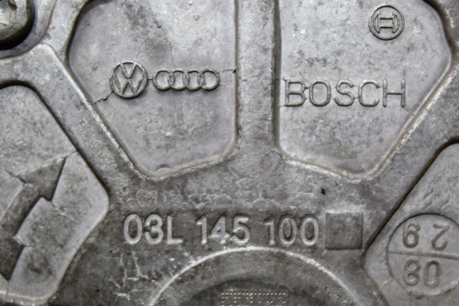 Audi OE 03L145100 насос вакум