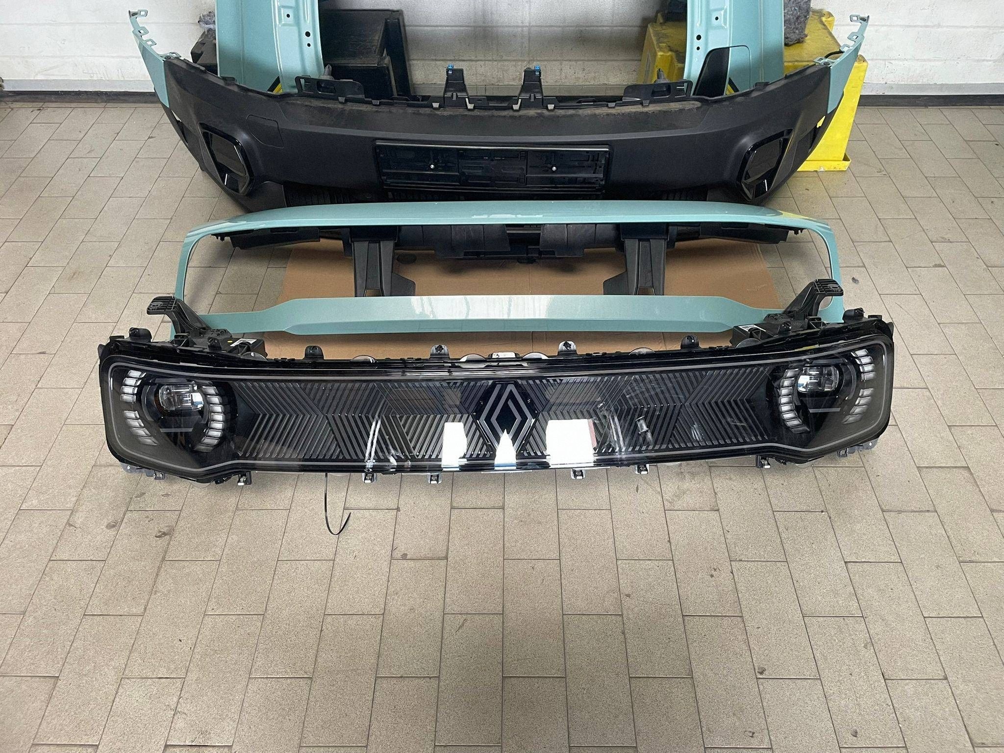 předek kapota blatníky chladič komplet reflektory předek Renault 4 BIYYY