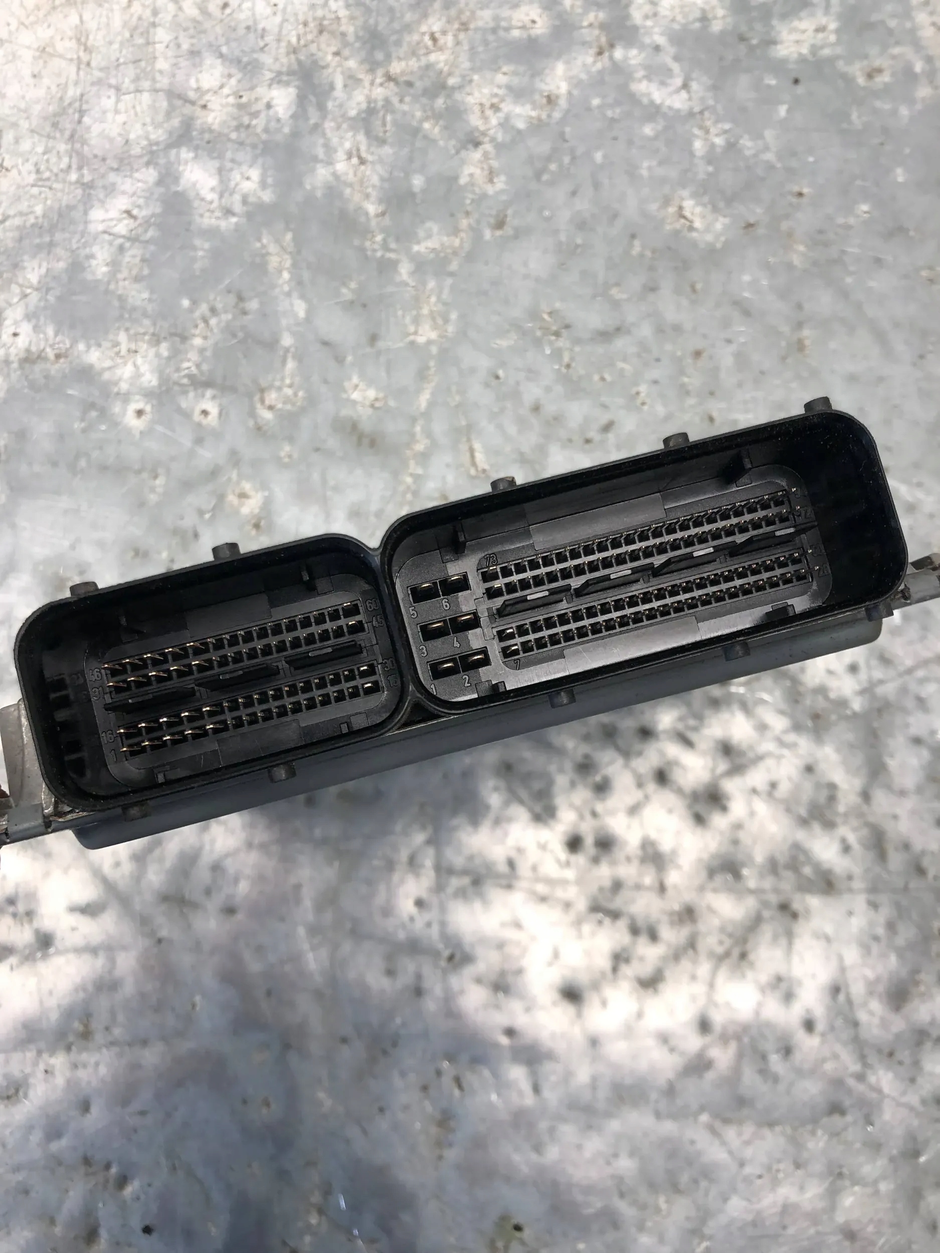 computer of the engine VW POLO V 6R 1.6D CAY 03L906023E