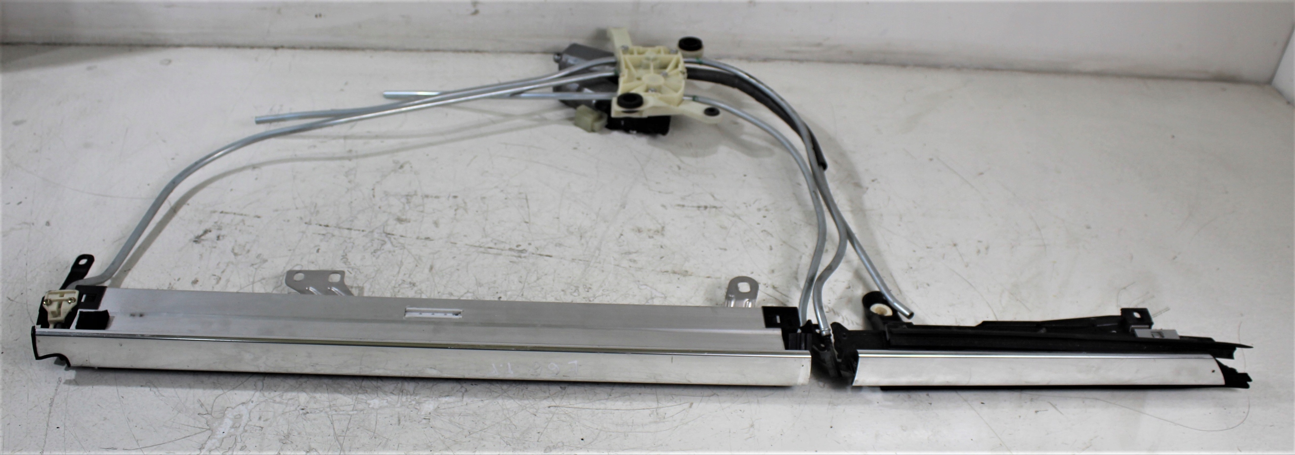 7012894 - Рольставні двері п зд BMW E65