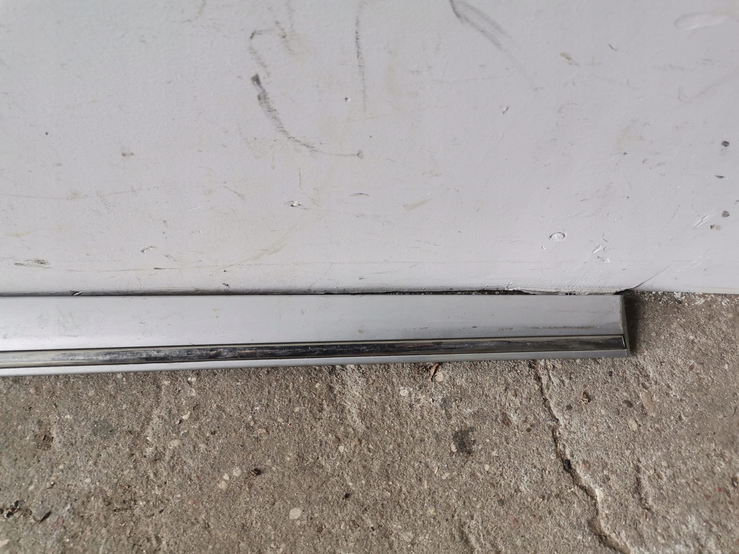moulding door left front MERCEDES W203 A2036904962