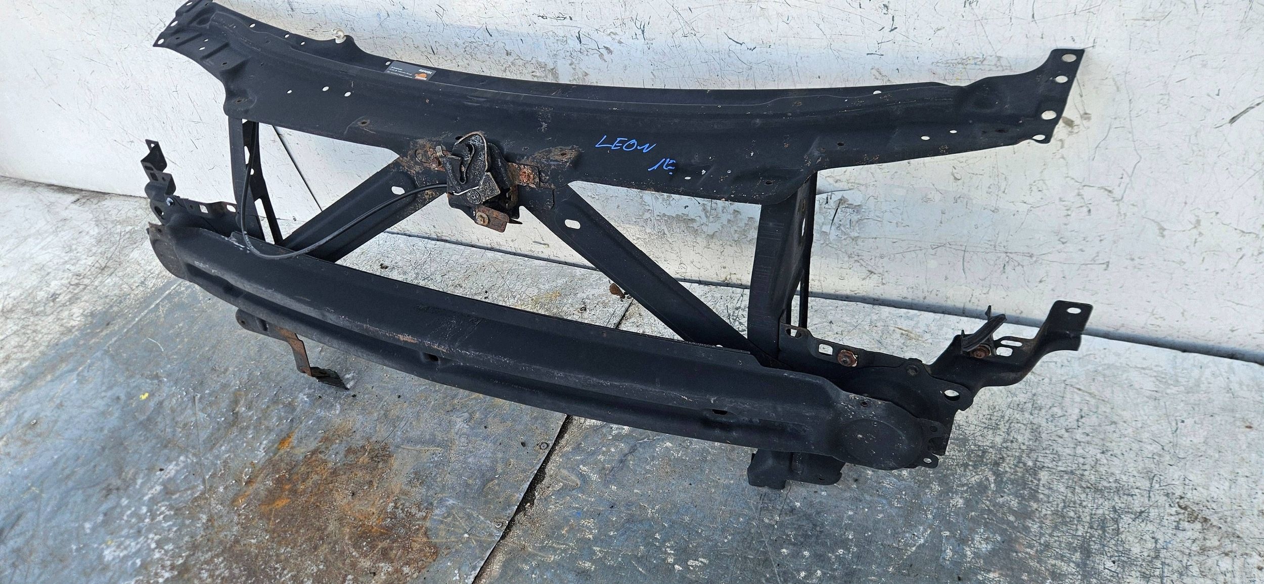 Seat Ibiza II 2 6k -02 bar, wall front