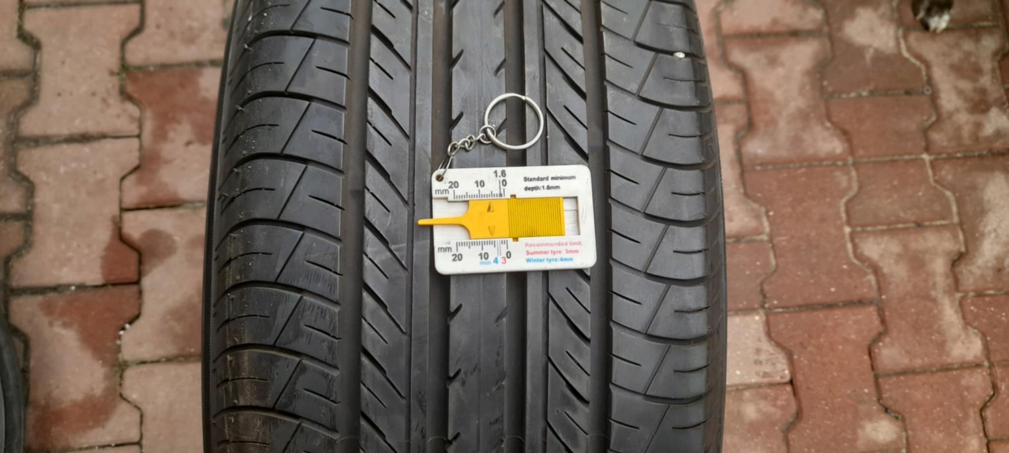YOKOHAMA BLUEARTH E70 225/55R18 98H