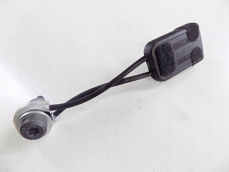 opel CORSA d 07r защелка ремня зад 5D