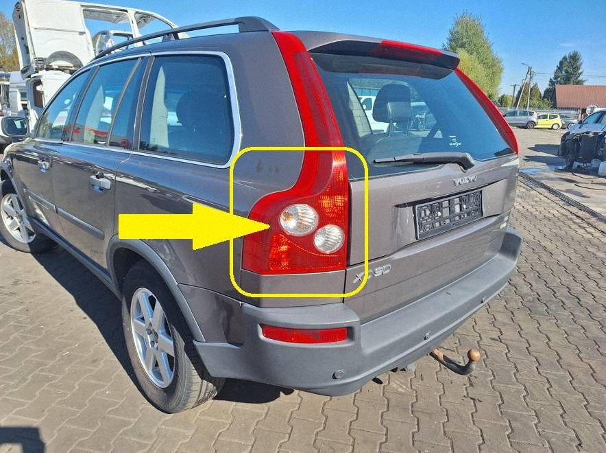 Volvo XC90 and (275) 2002-2006 light rear part left lower 30612811