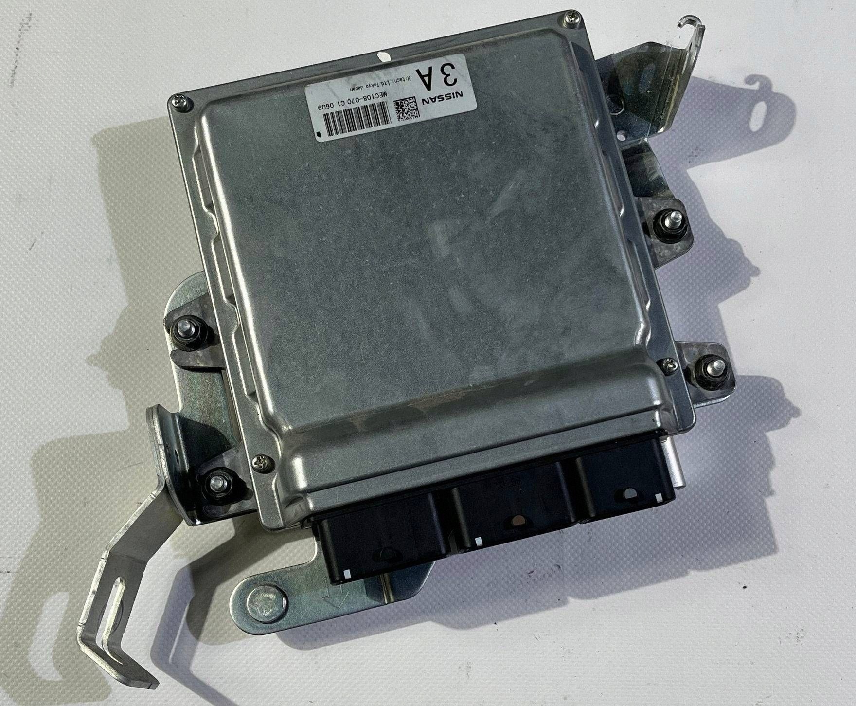 module computer control unit ECU of the engine Nissan 370Z 2010 automat