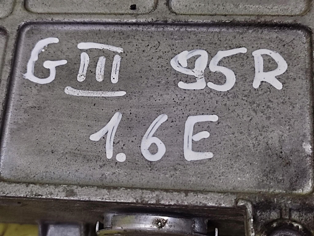 VW GOLF III 1.6 control unit of the engine 0261203314/315