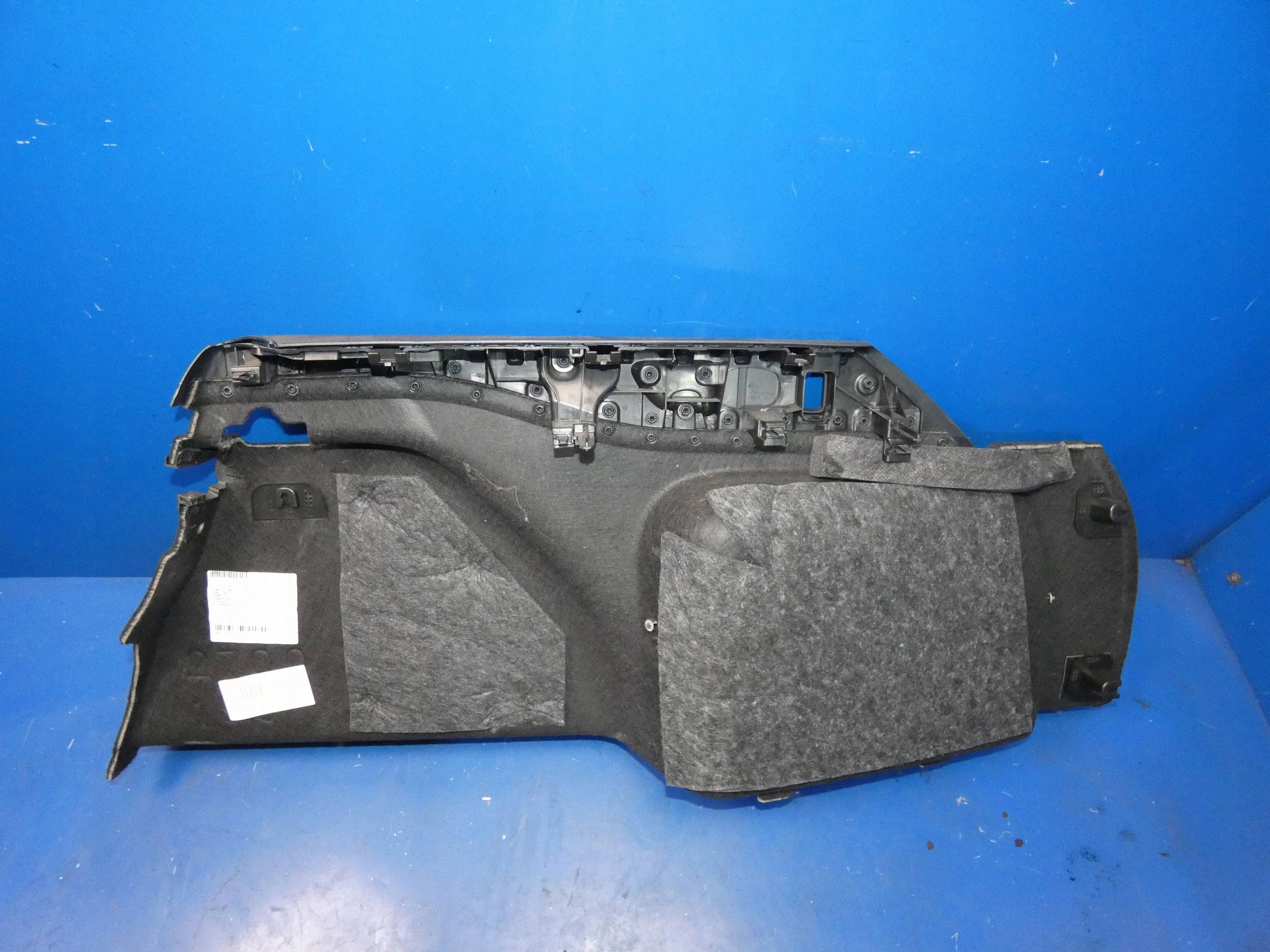 MERCEDES E KLASA W213 KOMBI side upholstery boot left rear part