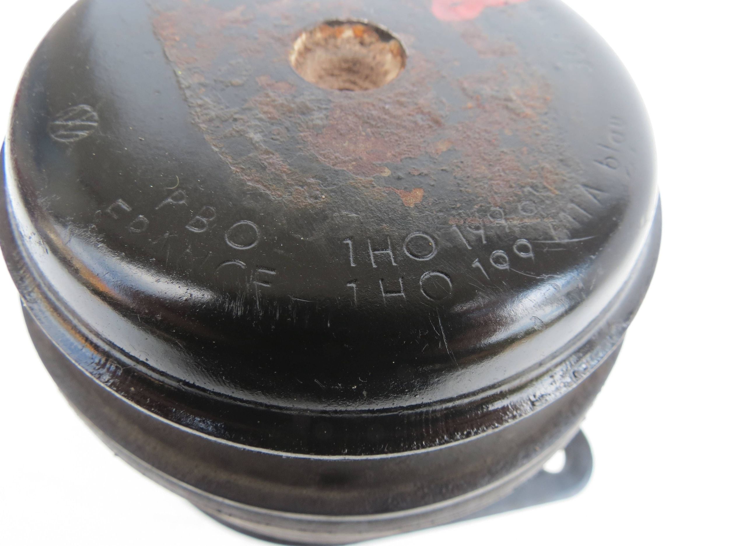 console holder of the engine VW PASSAT B4 2.0 357199621