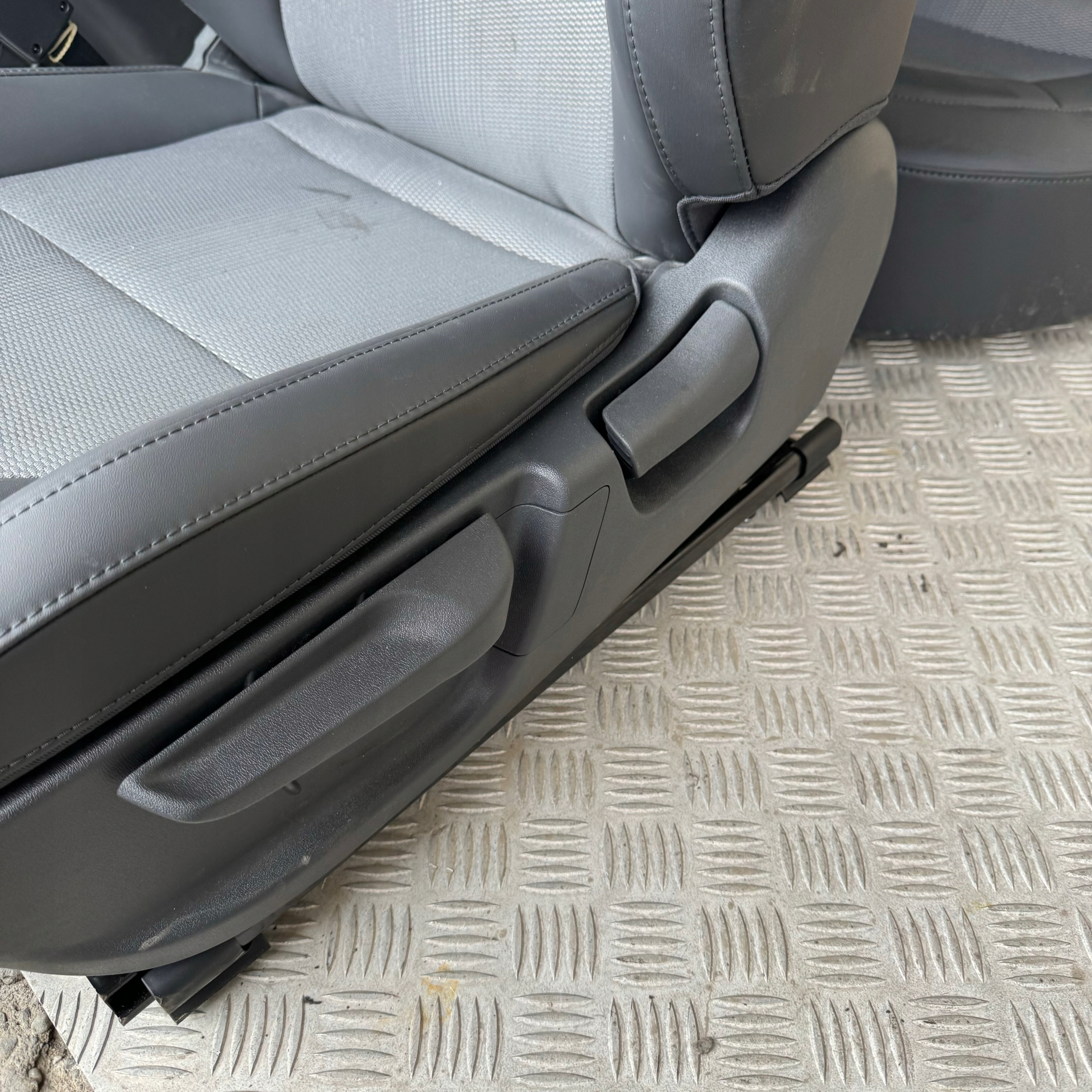 SITZE HALBLEDER KOMPLET KIA NIRO II 2023 ROK