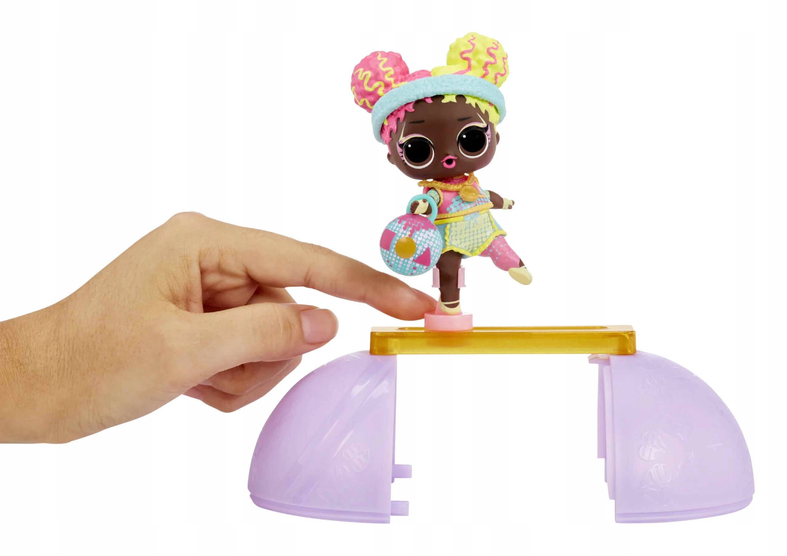 LALKA L.O.L. SURPRISE ALL STAR SPORTS GYM GIMNASTYCZKA W KULI Seria Present (Surprise)