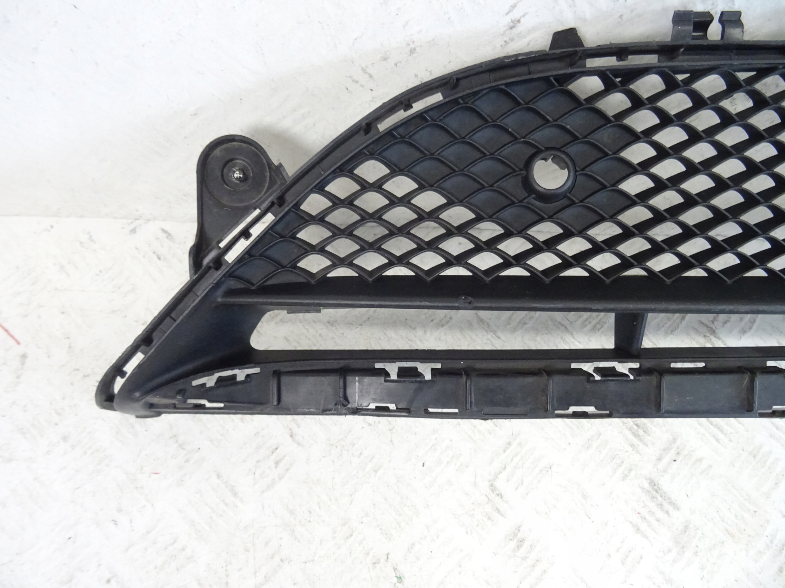 grid of a bumper front front central MERCEDES W213 A2138856900