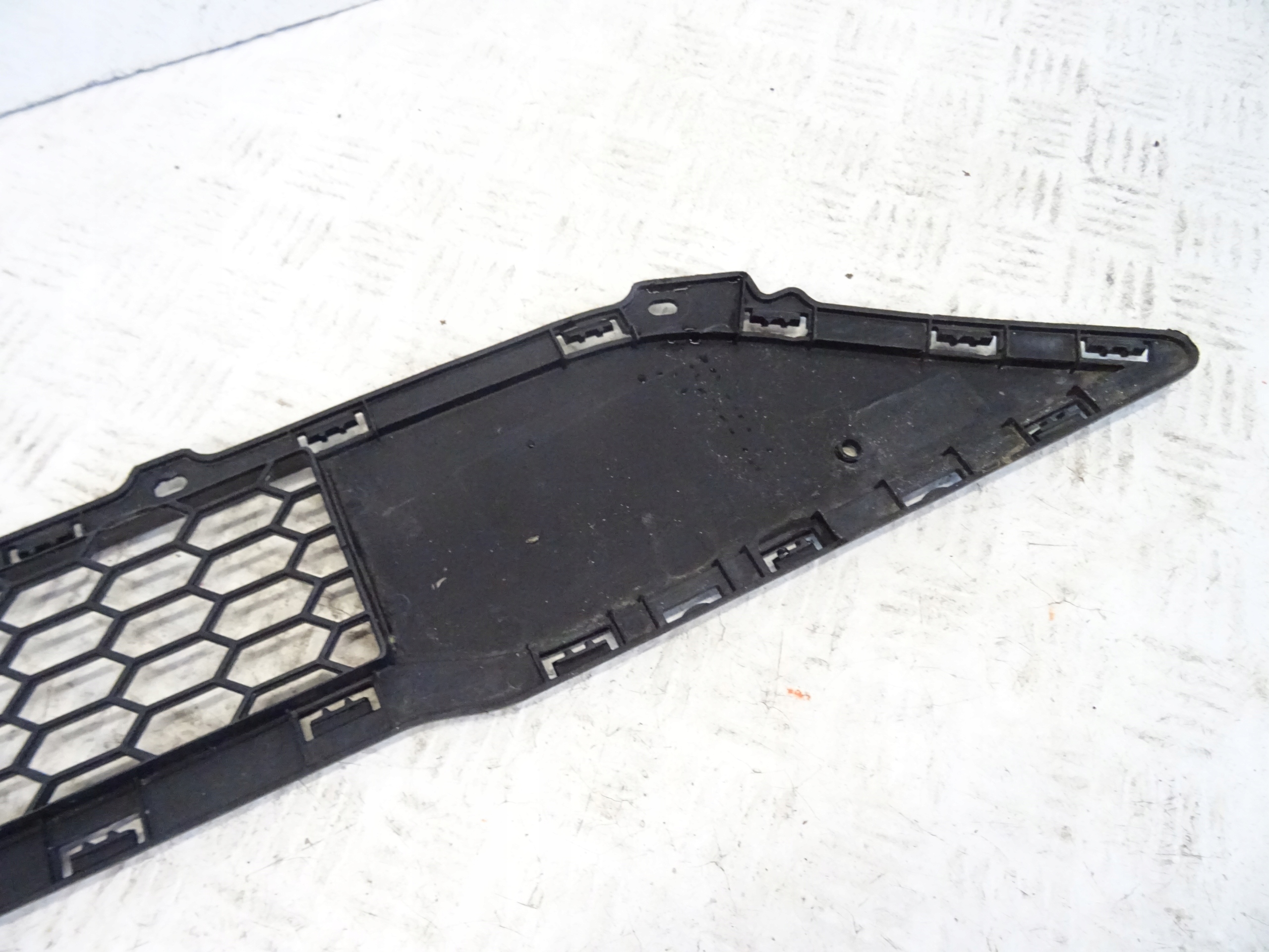 grid of a bumper front front central HYUNDAI TUCSON III 86561-D7200