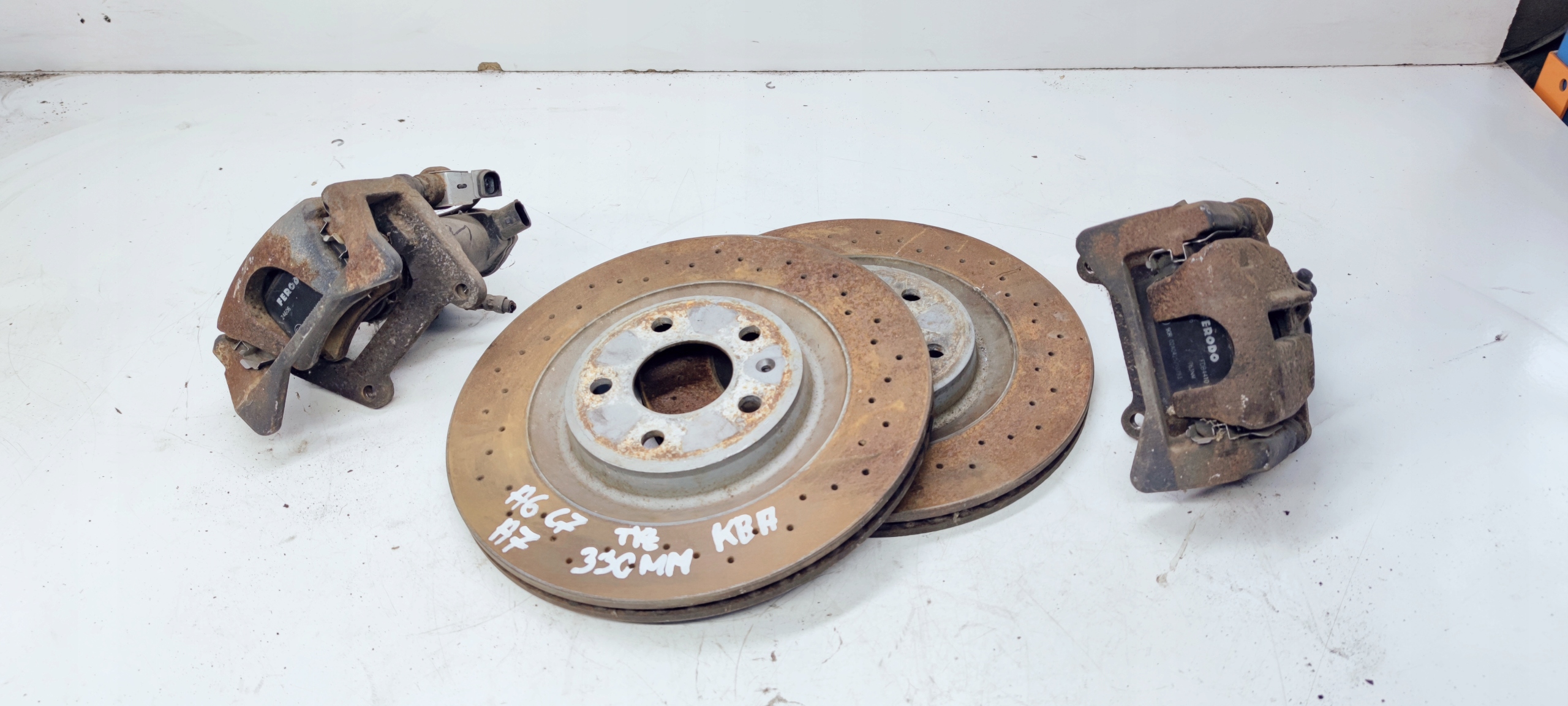 třmen brzdový záď KOMPLET AUDI A6 C7 A7 330 MM