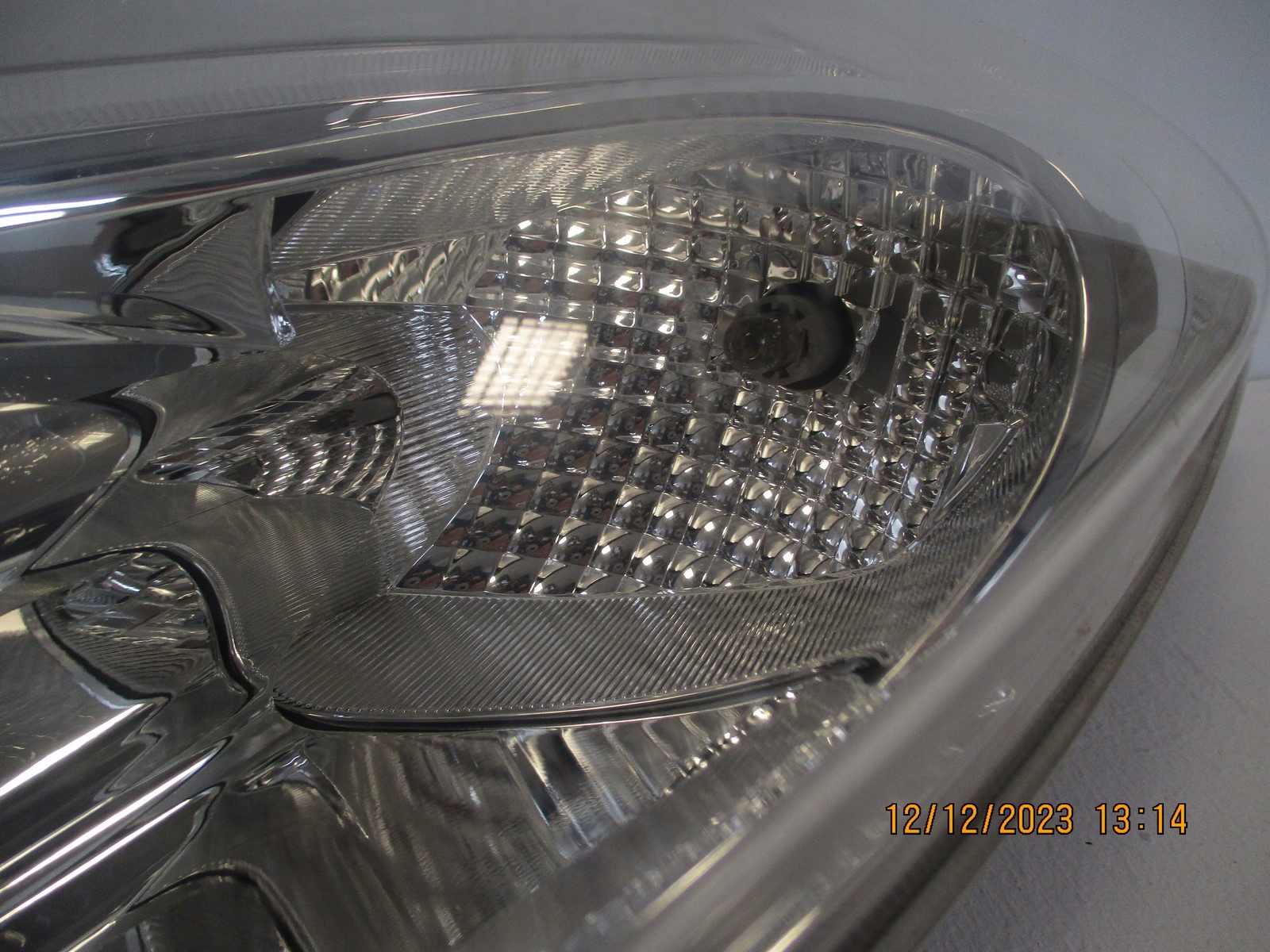 light NISSAN JUKE 14R front front left