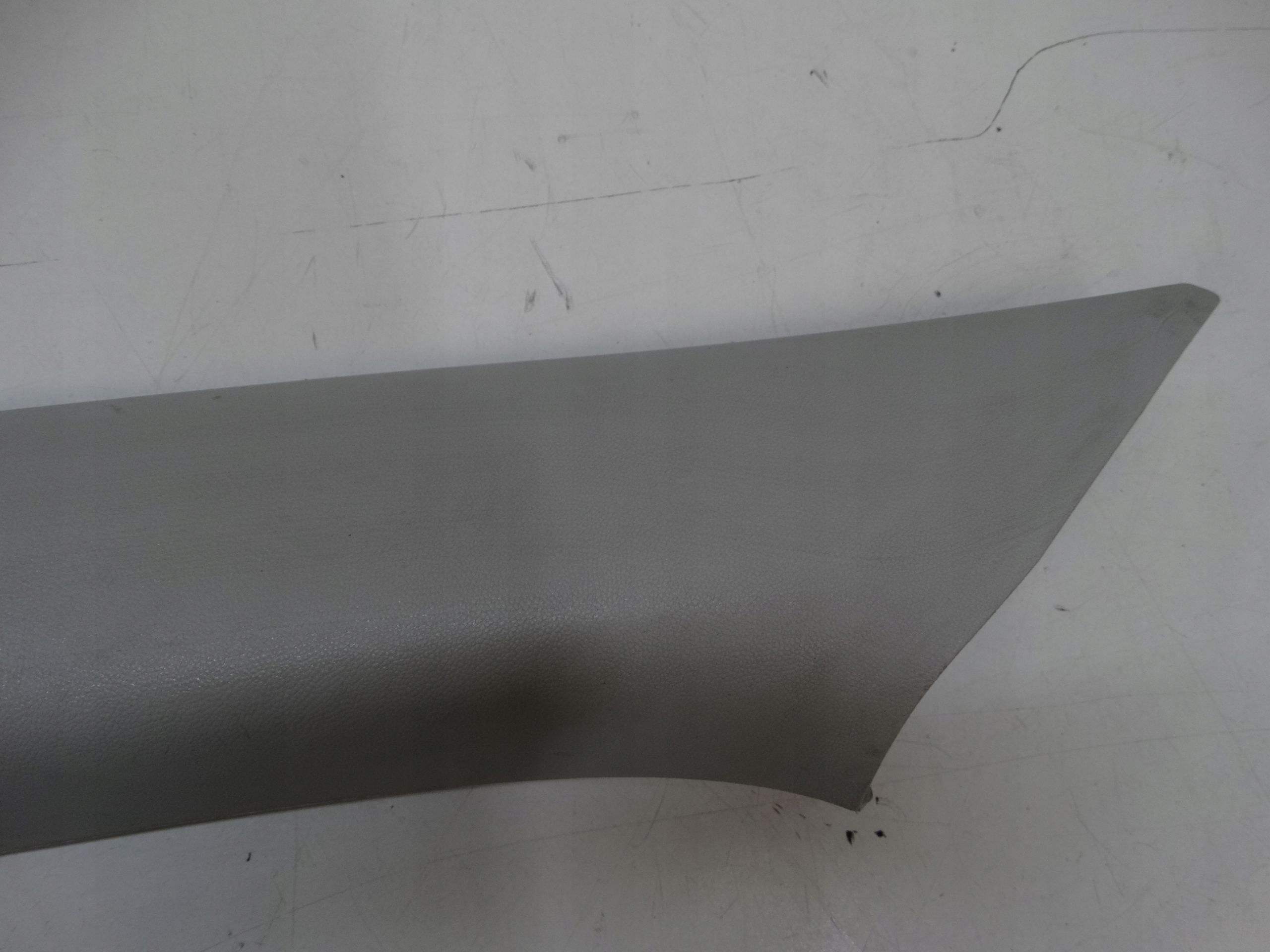 side SLUPKA left SKODA OCTAVIA II 1Z0867457L