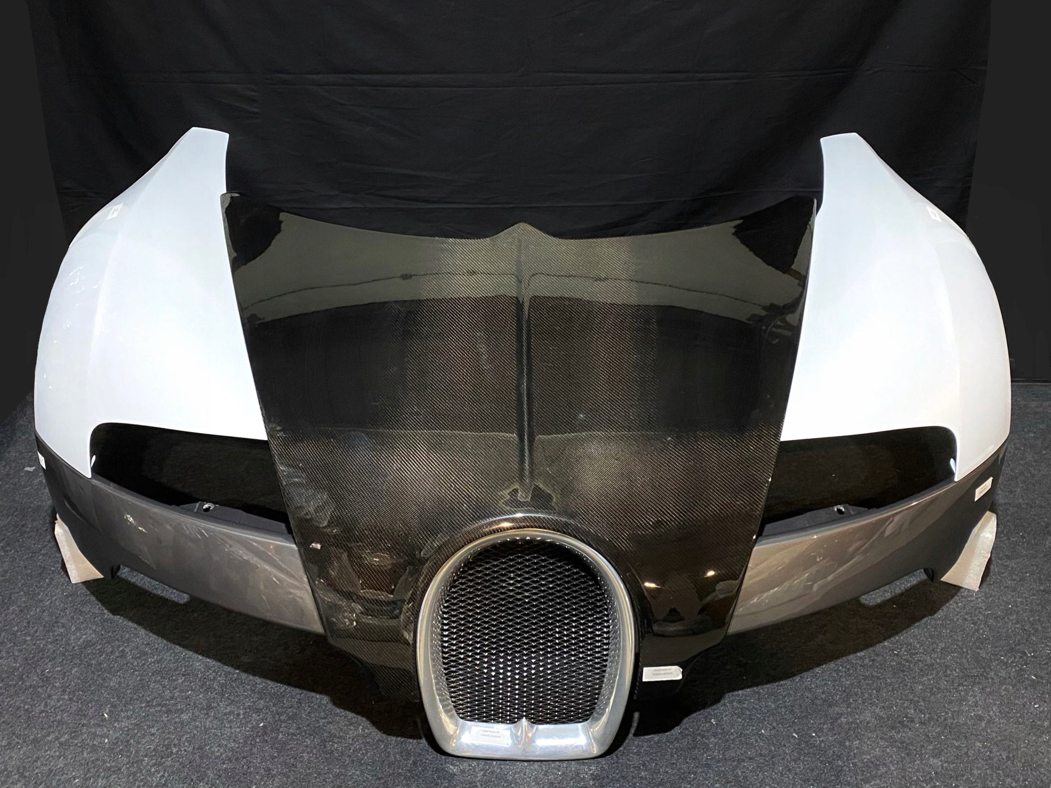 BUGATTI VEYRON kompletní předek, kapota, blatník