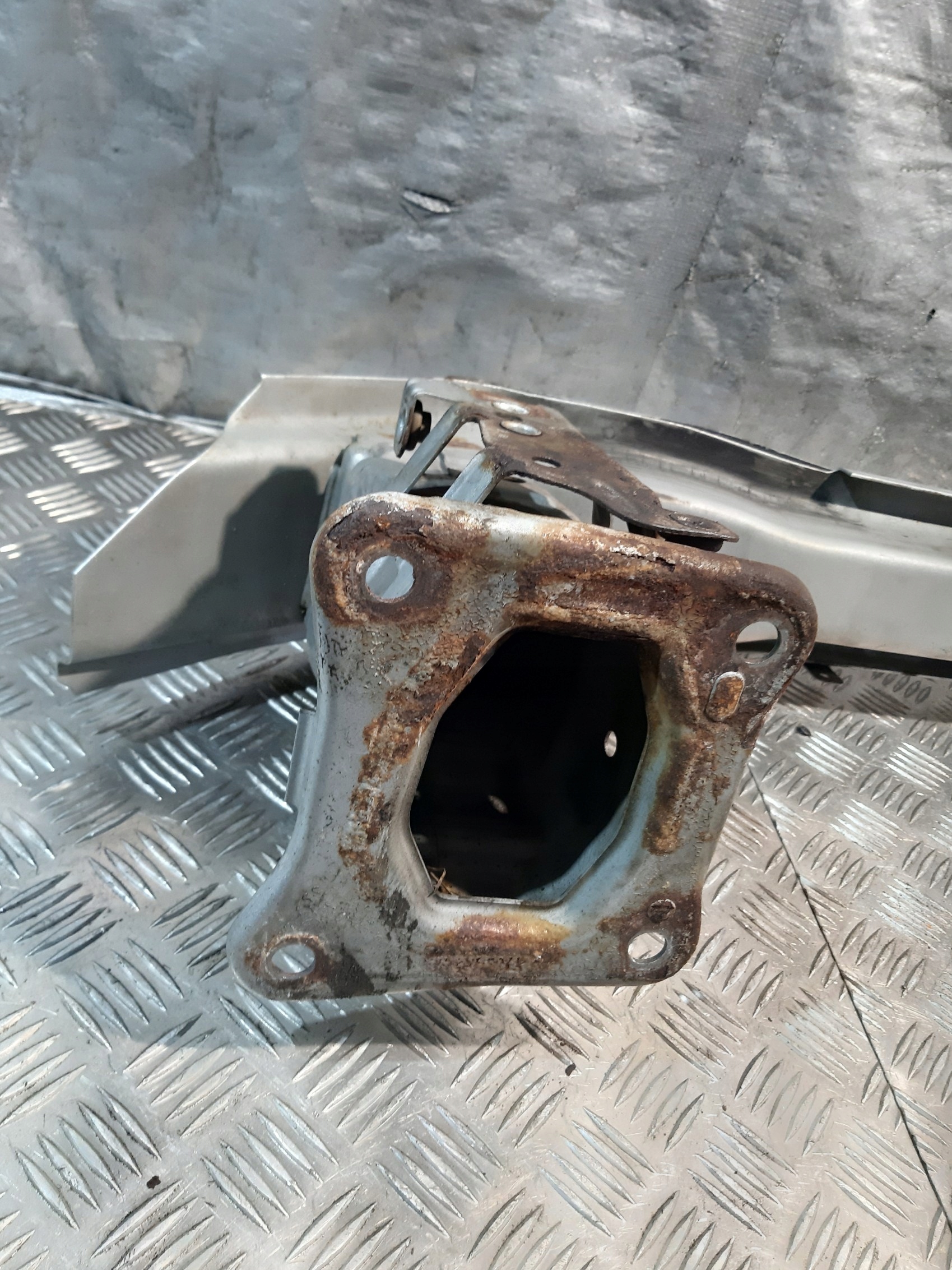 FORD FOCUS MK3 III 1.6 tdci sider pillar below bumper front F0C172803